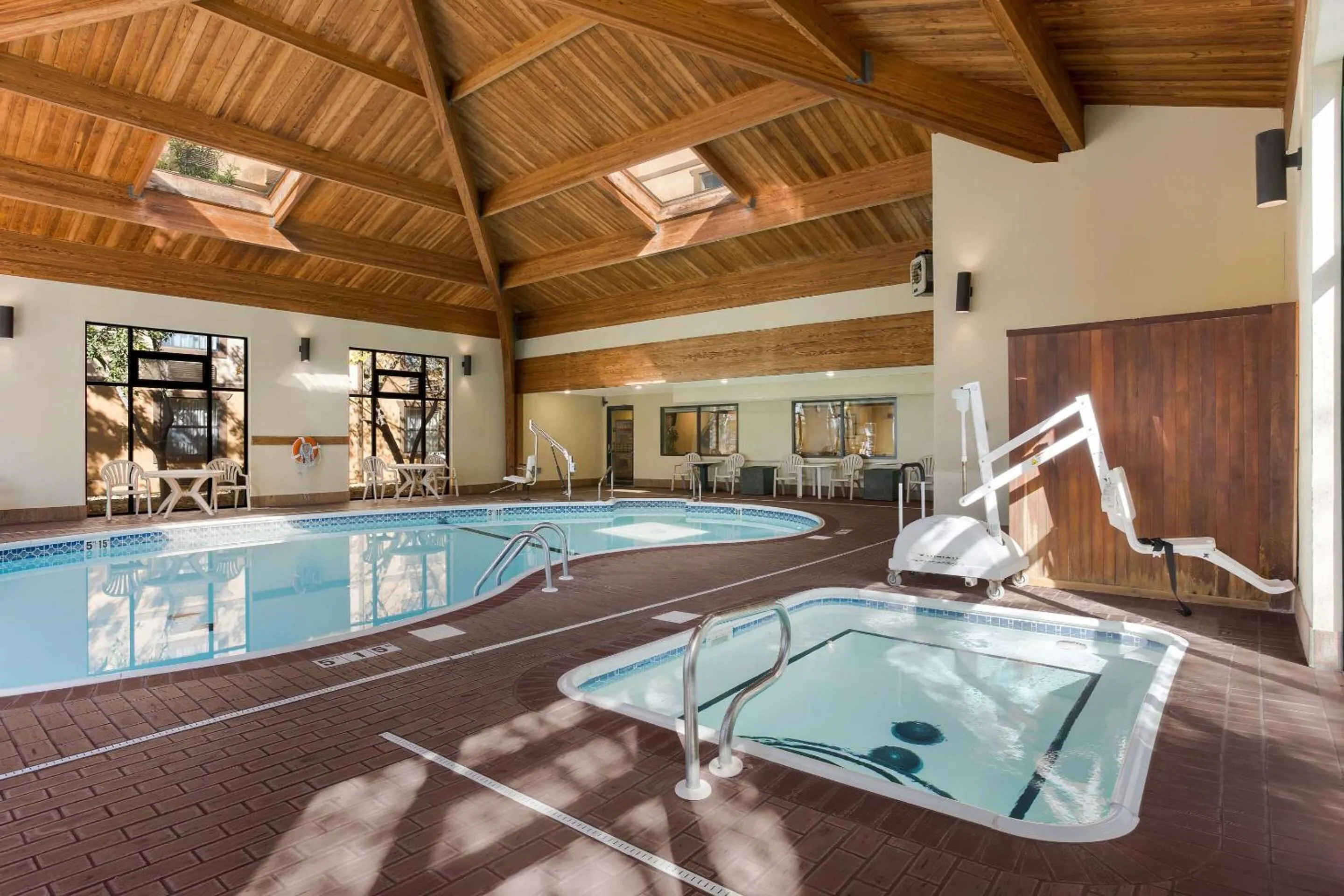 Swimming pool in Comfort Inn & Suites Branson Meadows