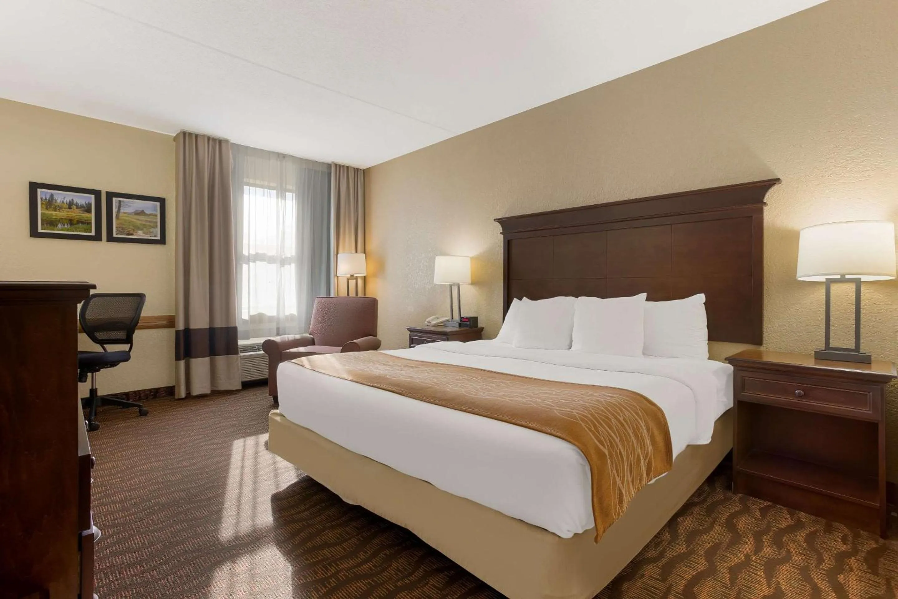 Bedroom, Bed in Comfort Inn & Suites Branson Meadows