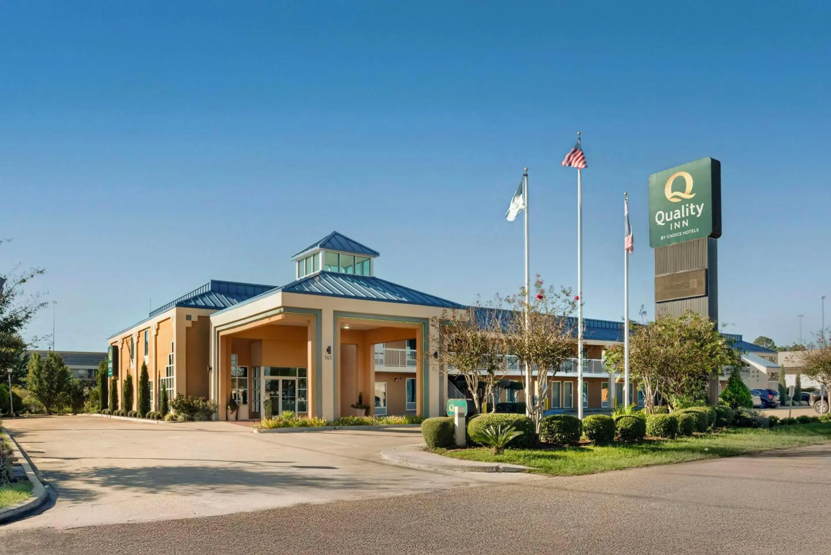 Property building in Quality Inn Property building in Quality Inn