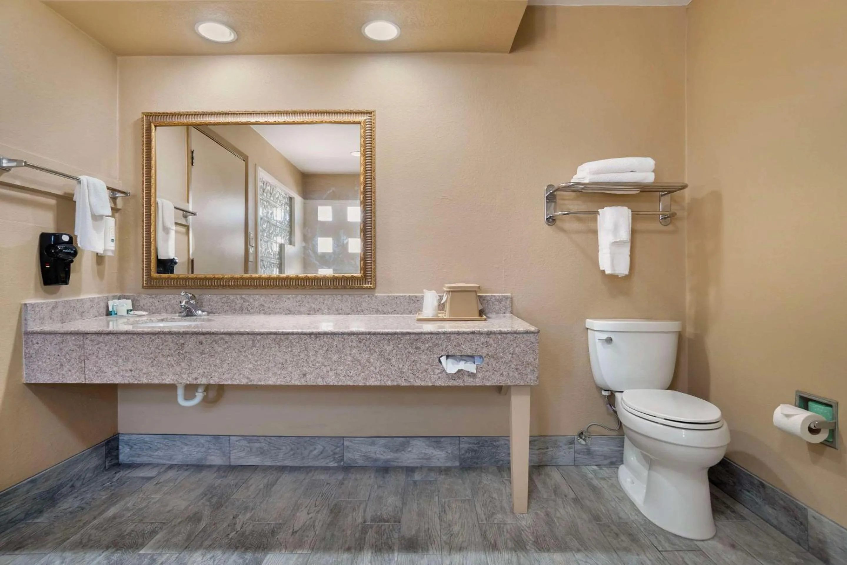 Bedroom in Quality Inn