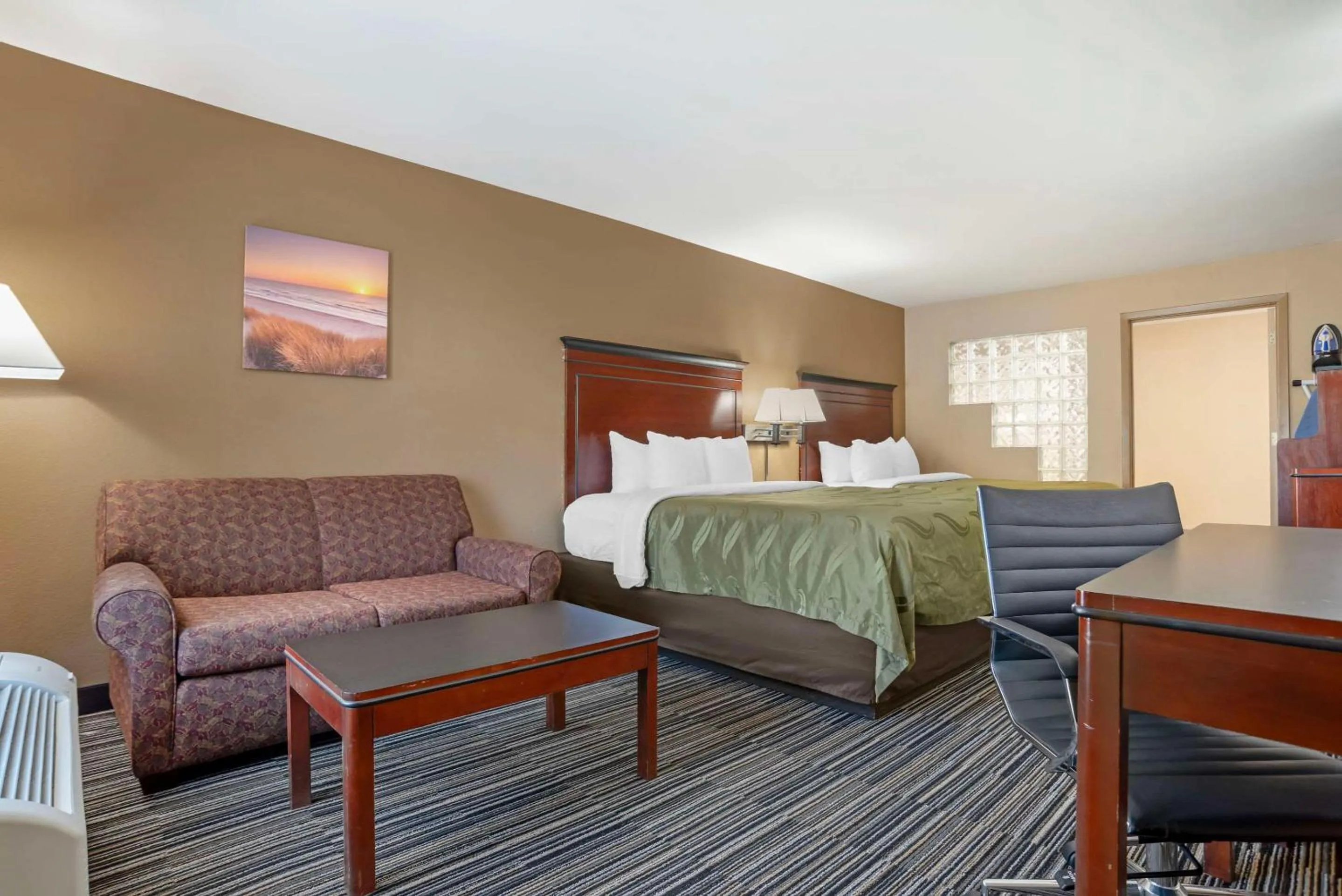 Bedroom, Bed in Quality Inn