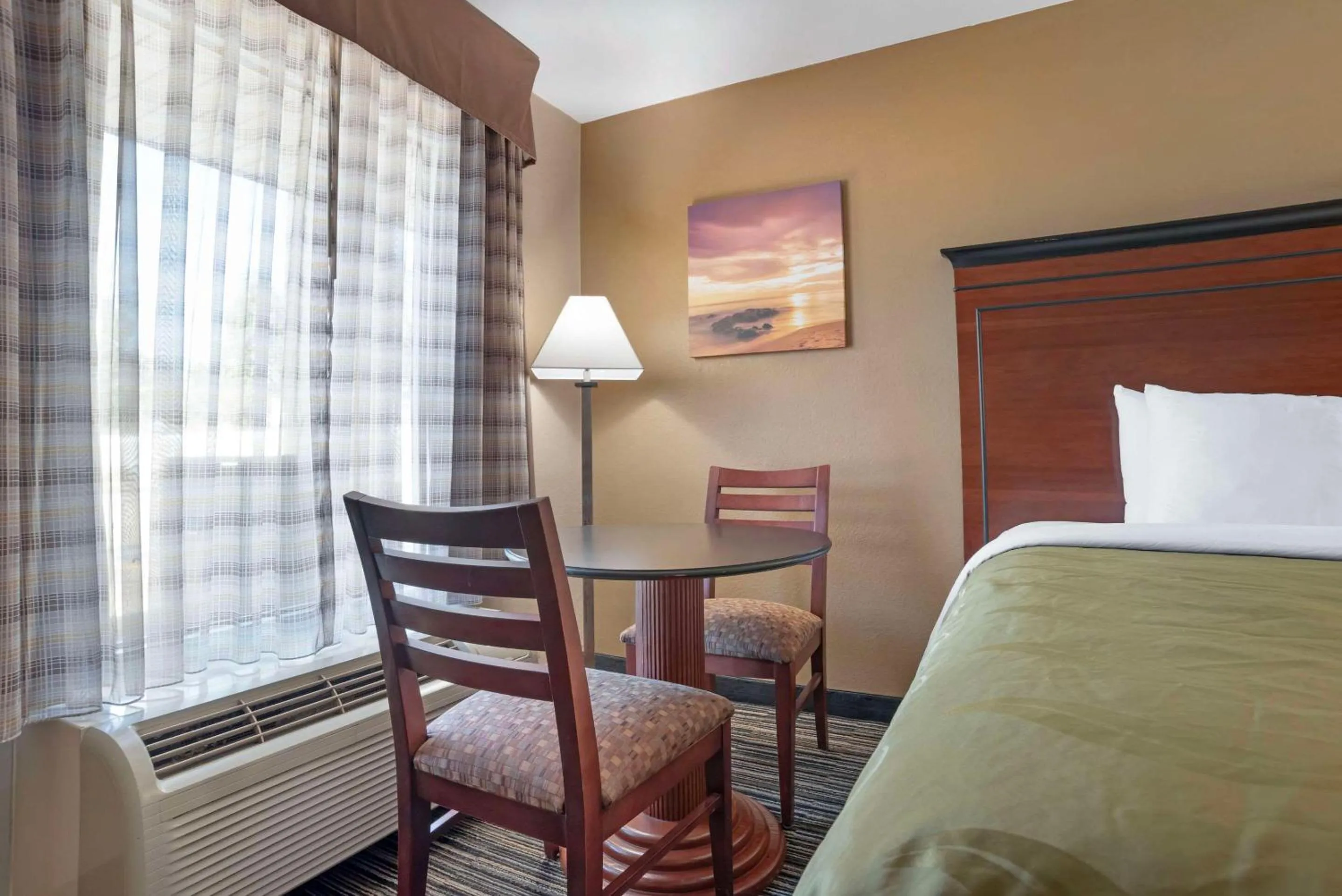 Bedroom, Bed in Quality Inn