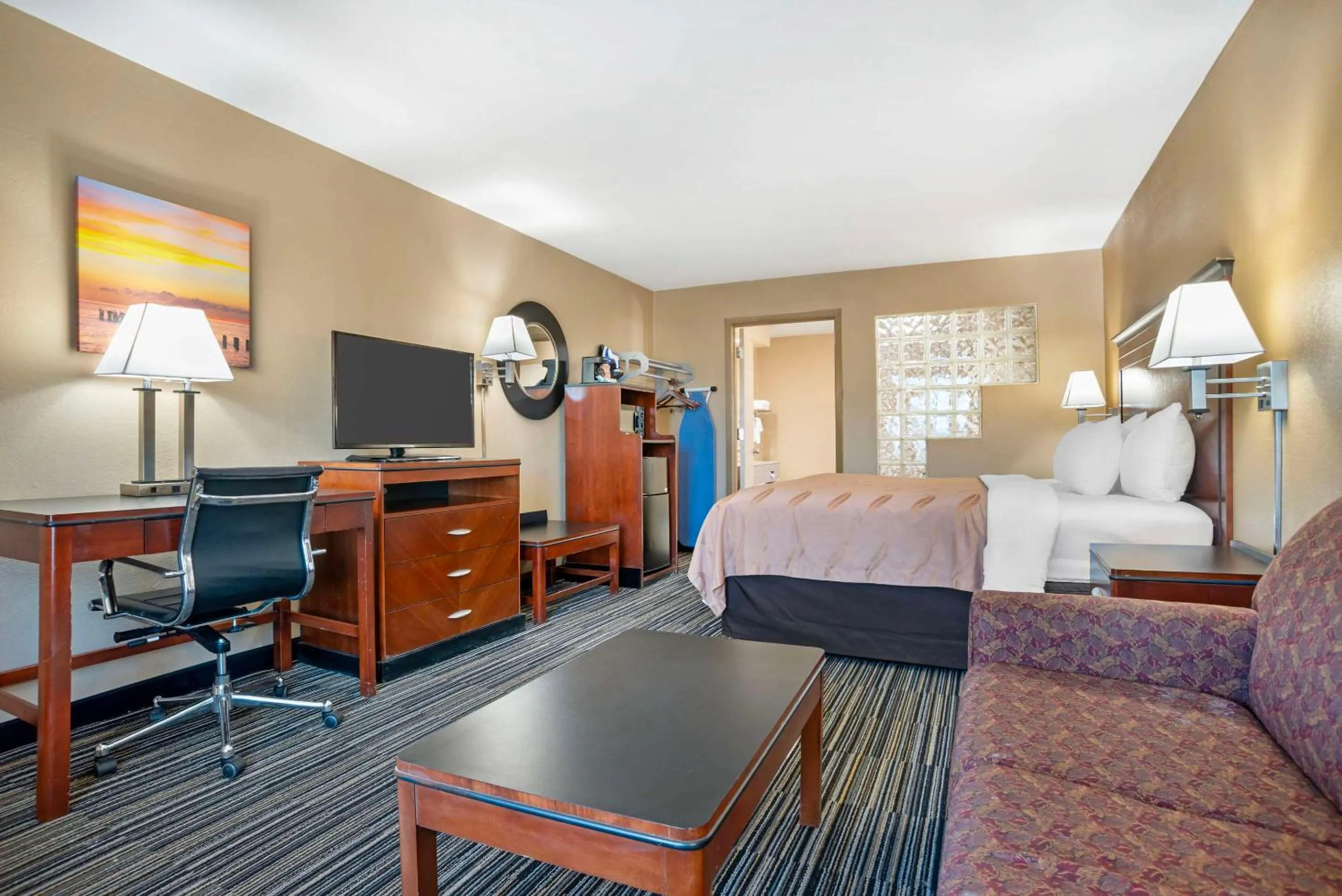 Bedroom in Quality Inn