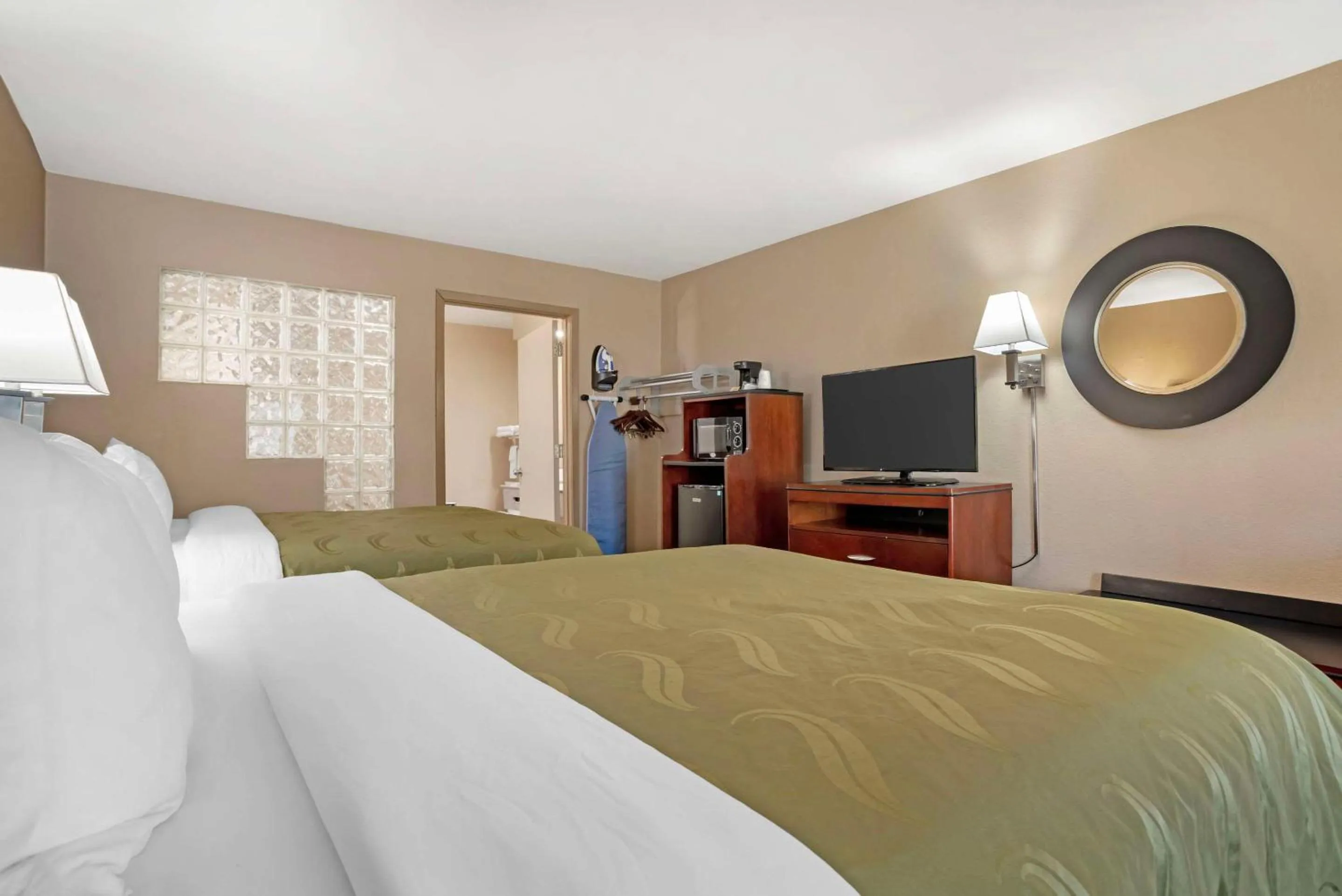 Bedroom, Bed in Quality Inn