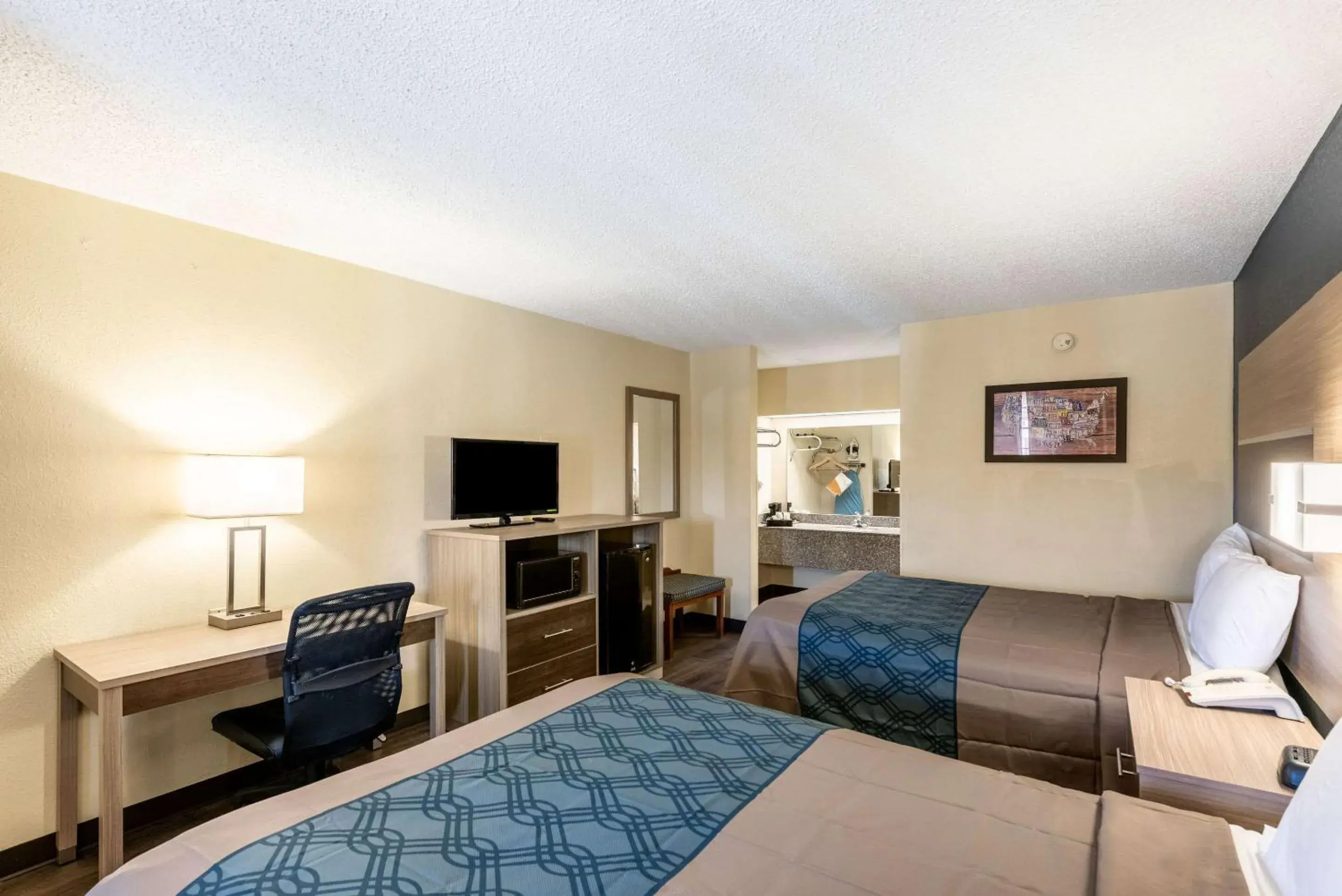 Double Room with Two Double Beds - Non-Smoking in Econo Lodge Vicksburg Double Room with Two Double Beds - Non-Smoking in Econo Lodge Vicksburg