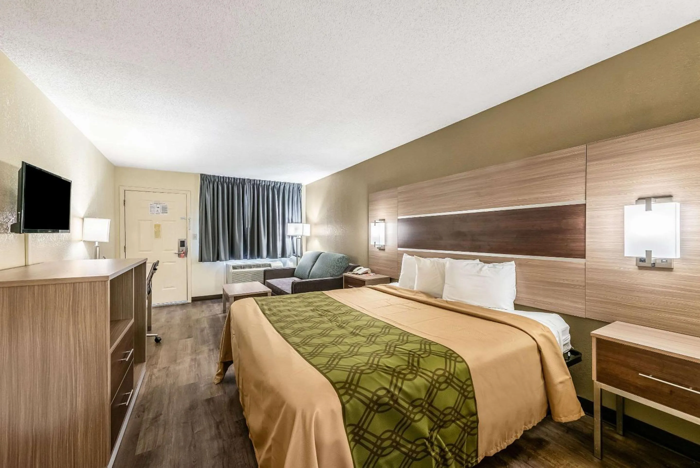 Photo of the whole room, Bed in Econo Lodge Vicksburg