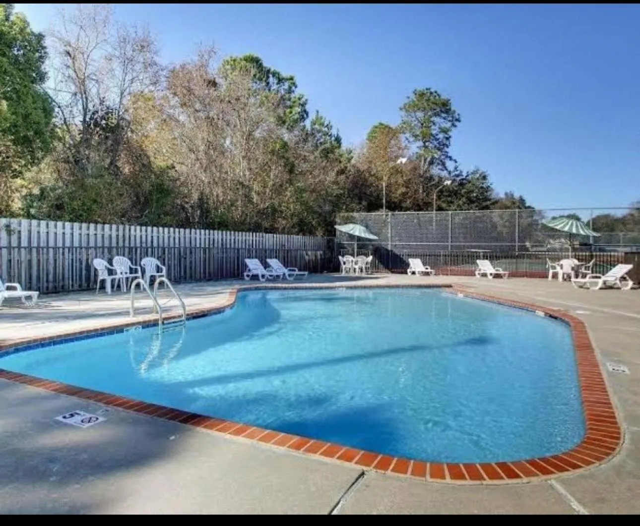 Pool view in Twin Star Lodge