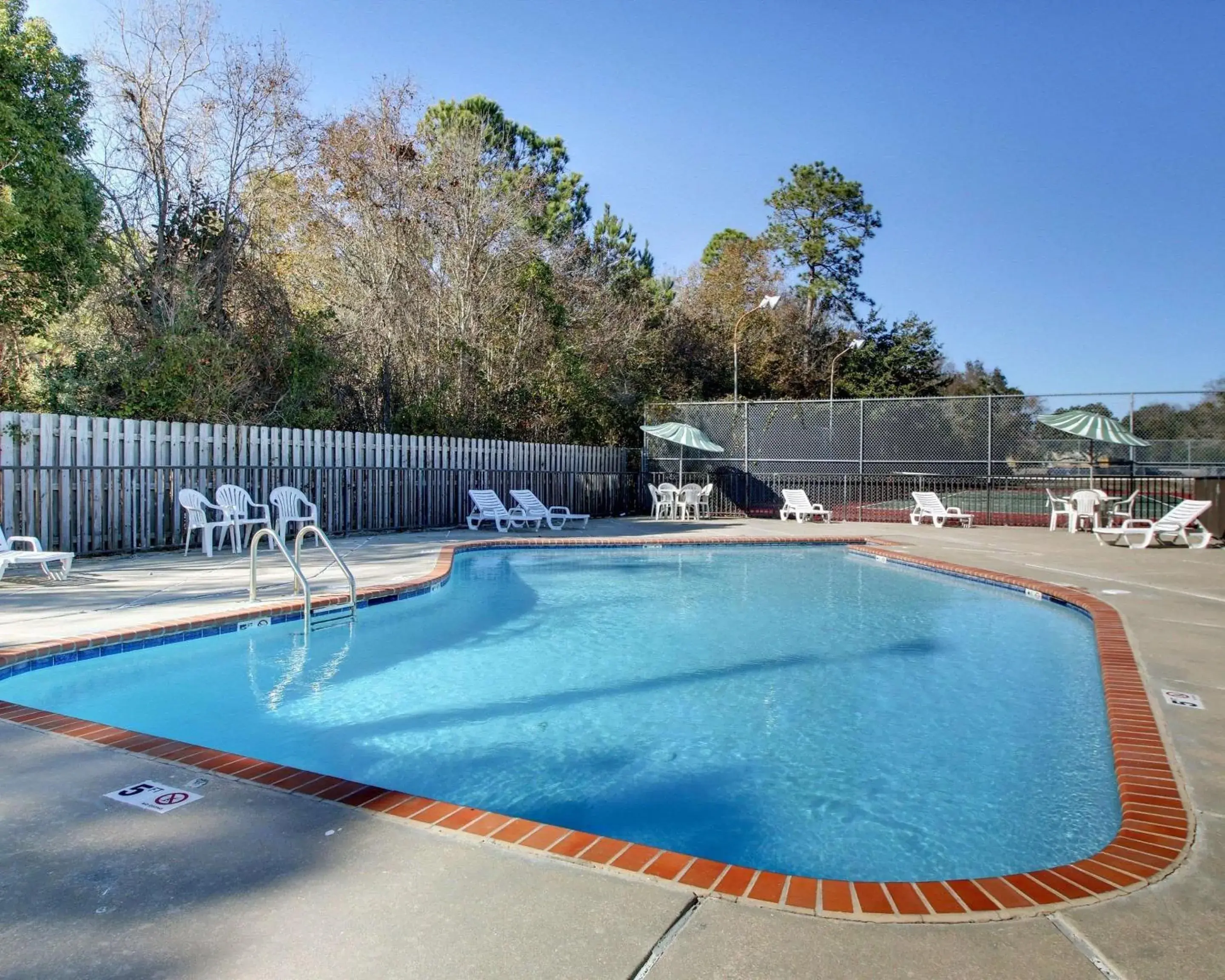 On site, Swimming Pool in Econo Lodge Biloxi Beach North