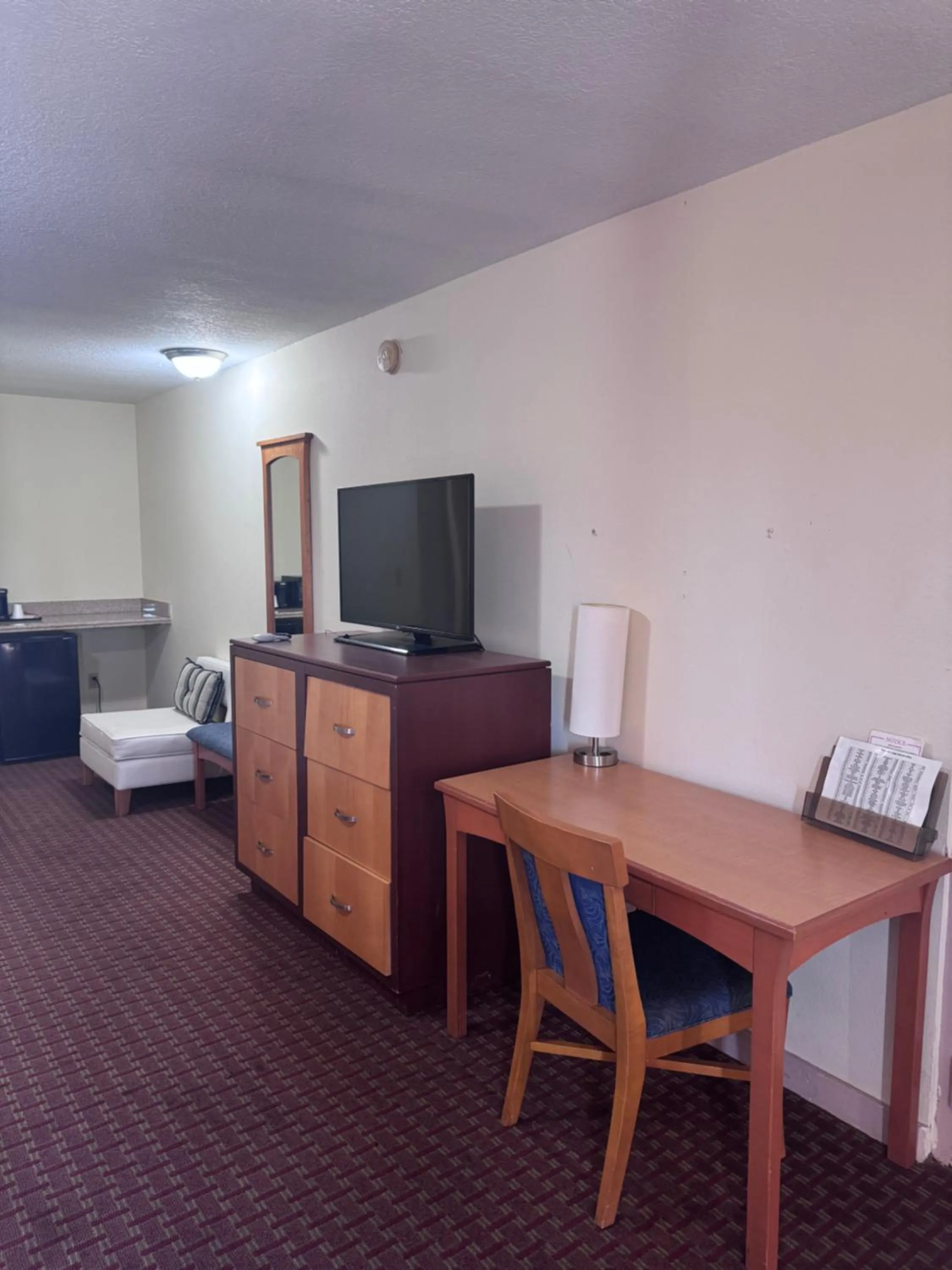 Bedroom, Bed in Twin Star Lodge