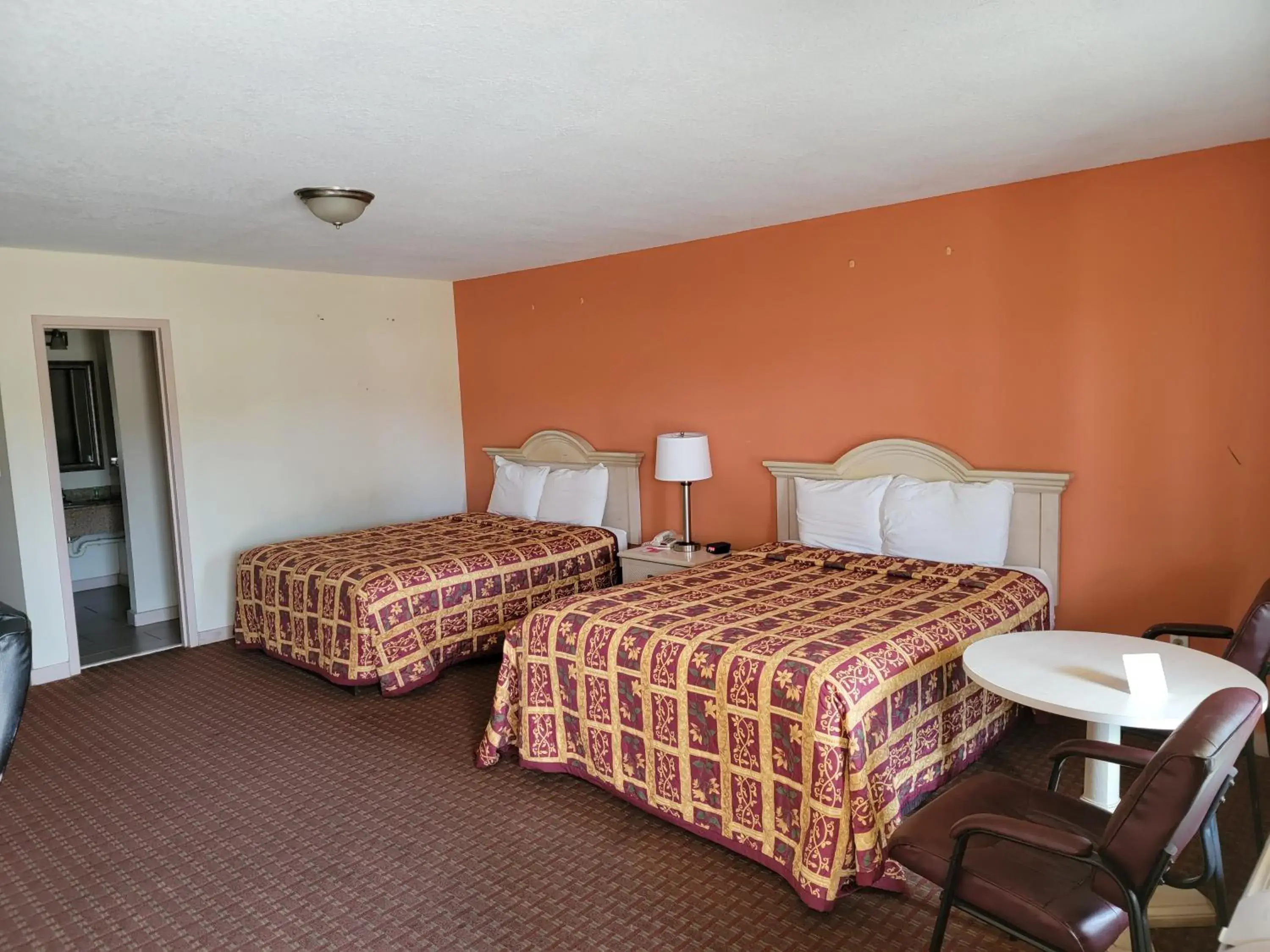 Photo of the whole room, Bed in Econo Lodge Biloxi Beach North