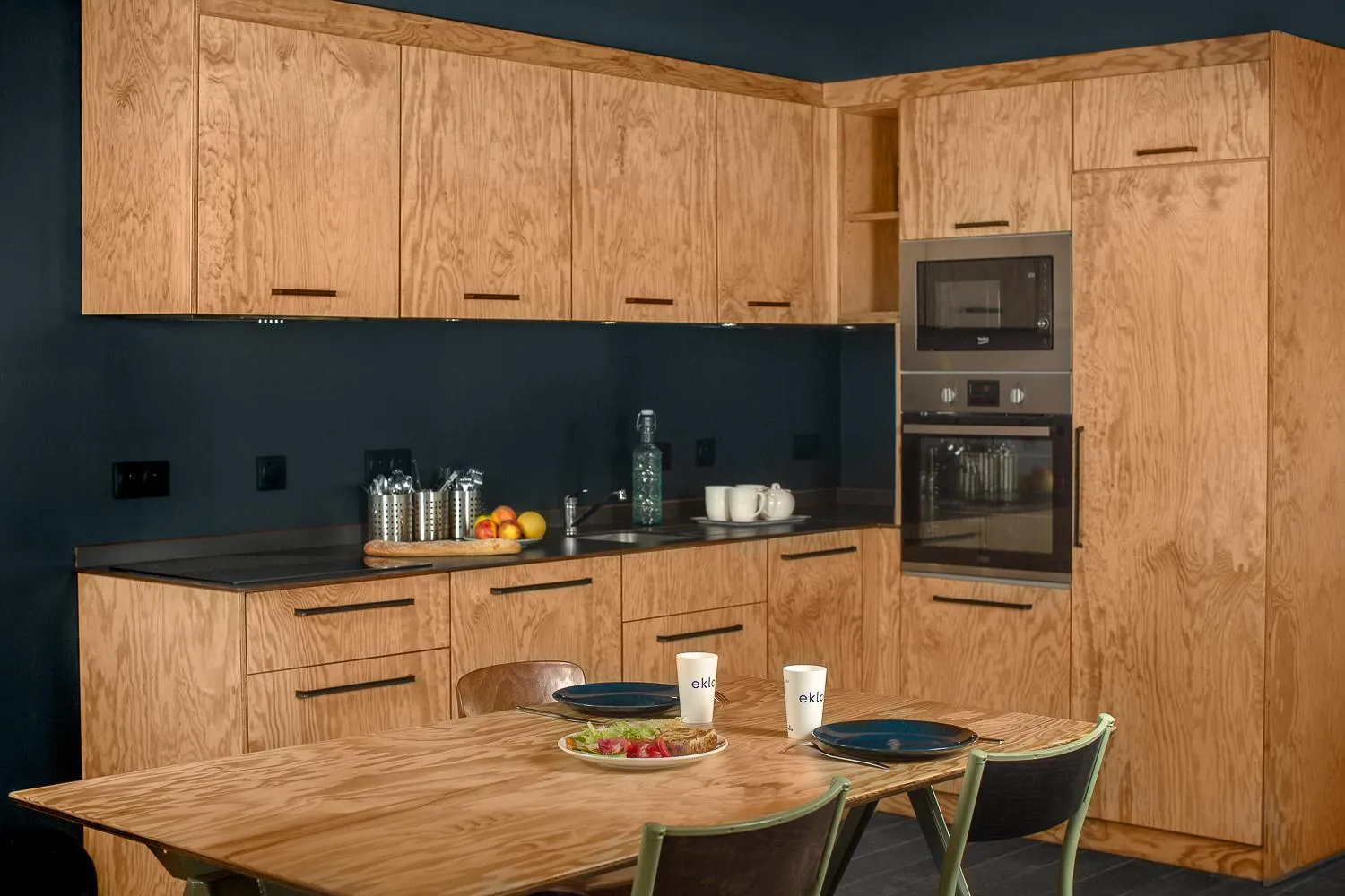 Communal kitchen in Eklo Hotels Bordeaux Centre Bastide