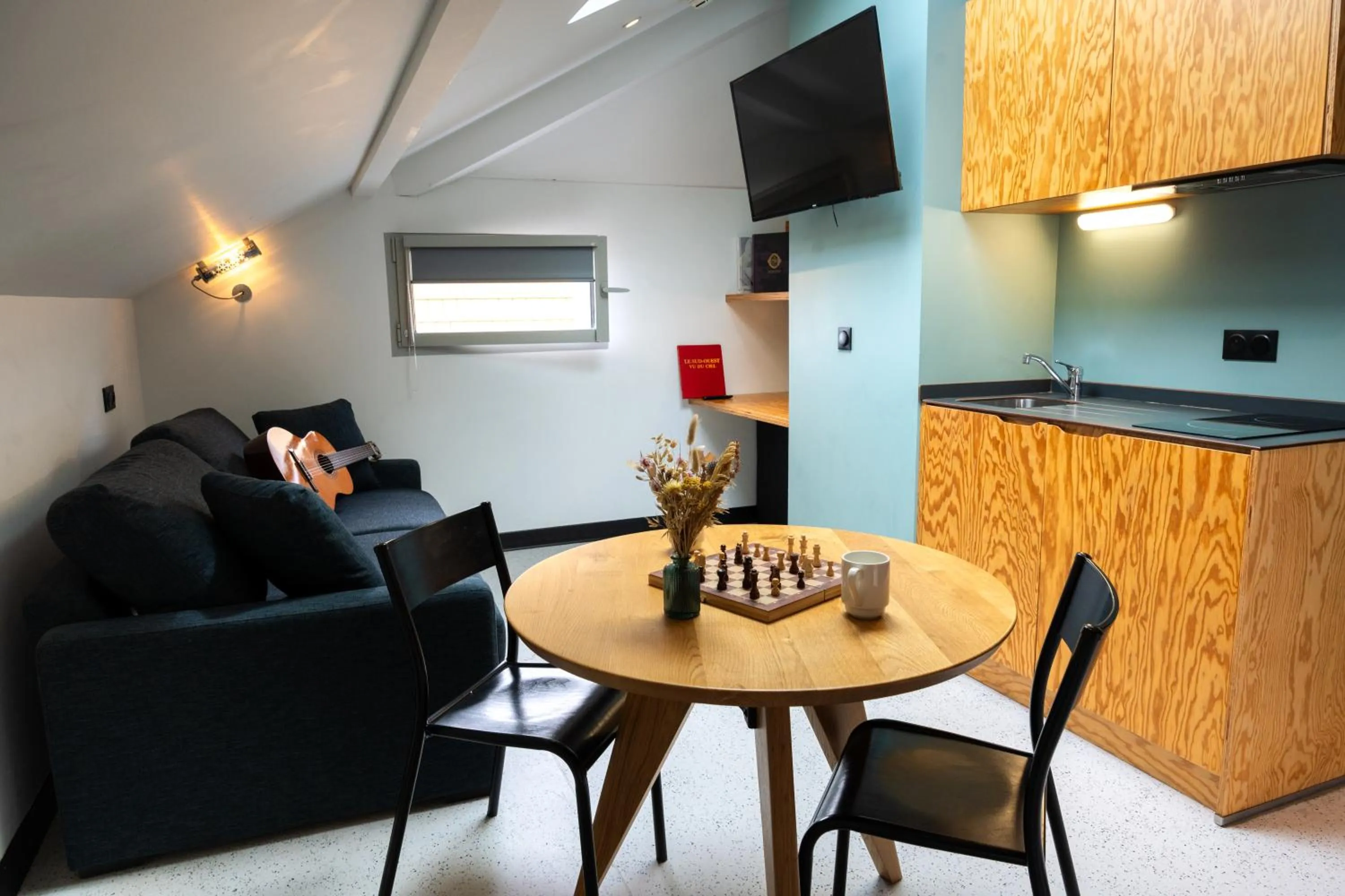 Kitchen or kitchenette in Eklo Hotels Bordeaux Centre Bastide