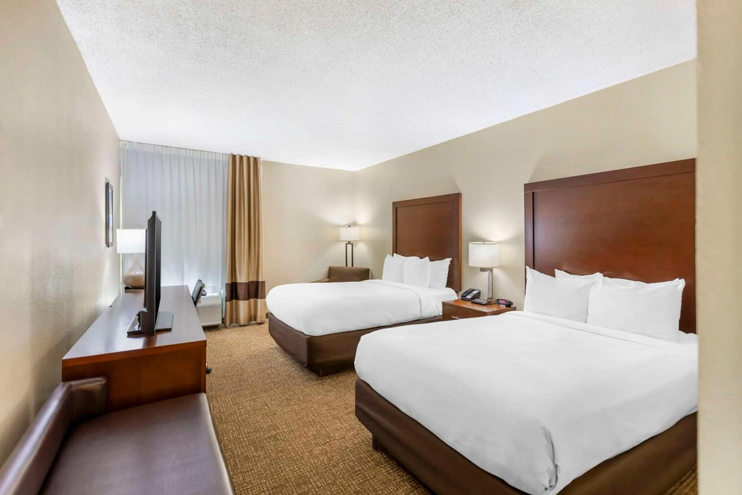 Bedroom, Bed in Comfort Inn Meridian - Bonita Lakes