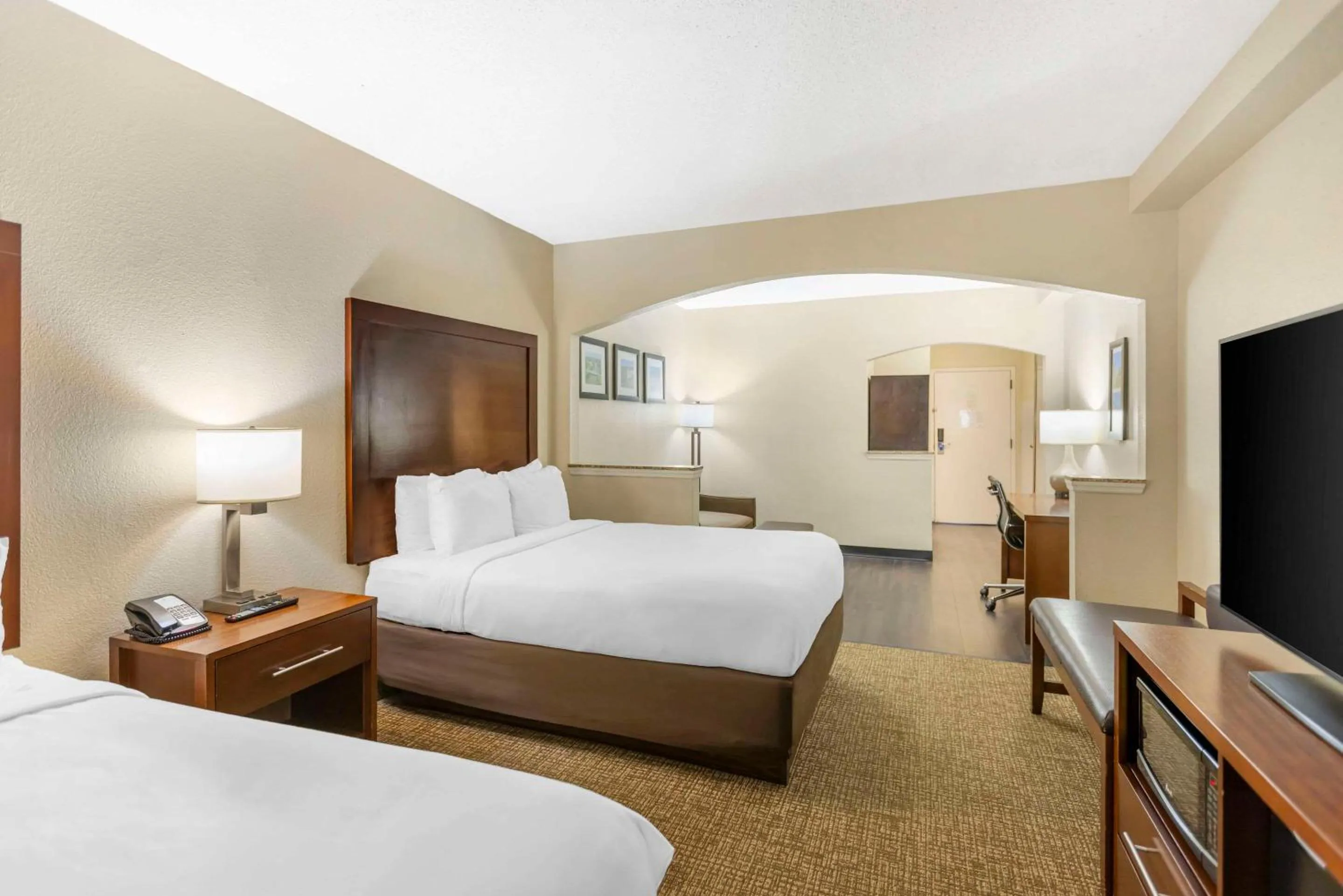 Bedroom, Bed in Comfort Inn Meridian - Bonita Lakes