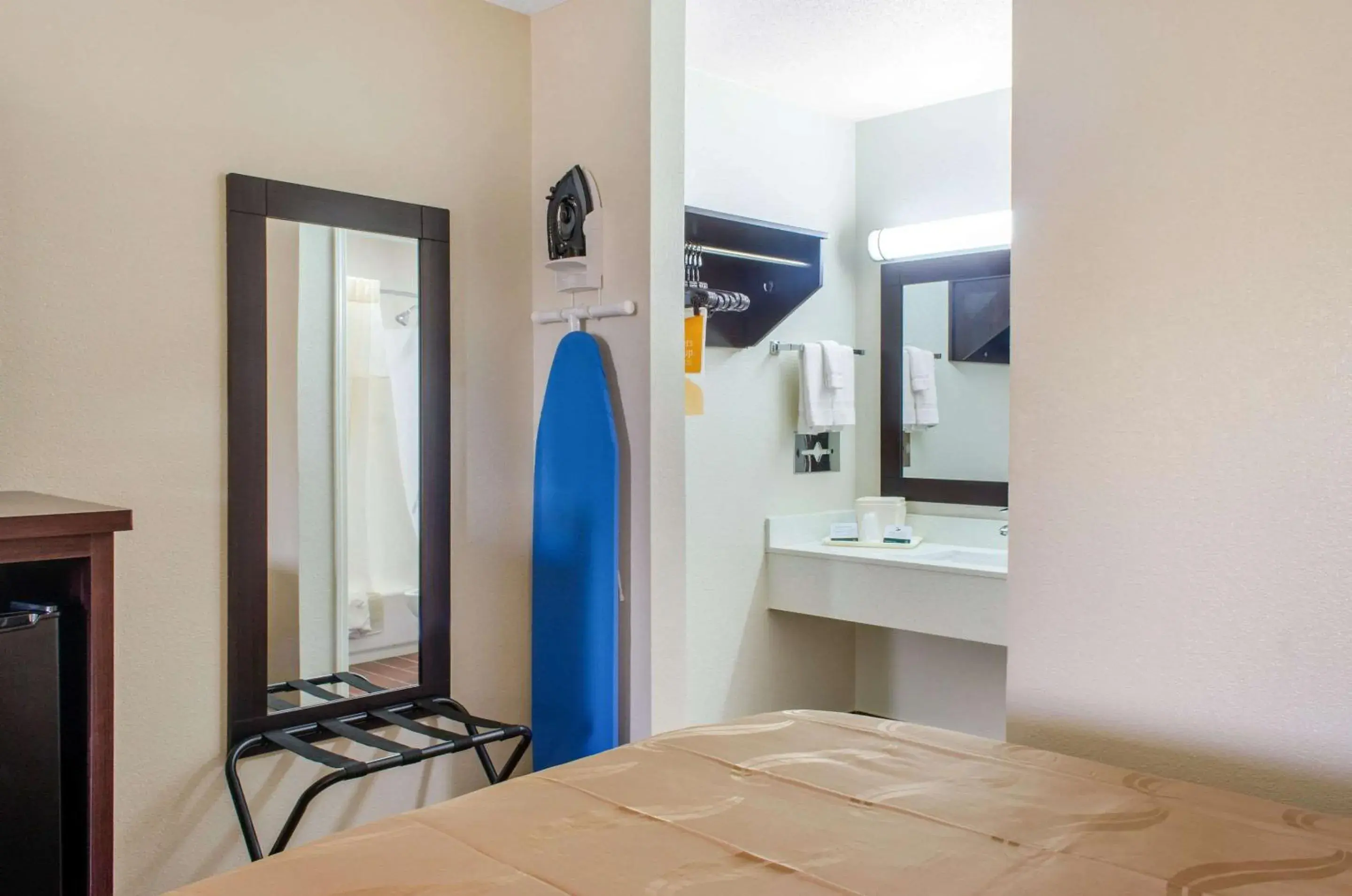 Photo of the whole room, Bed in Quality Inn McComb Photo of the whole room, Bed in Quality Inn McComb