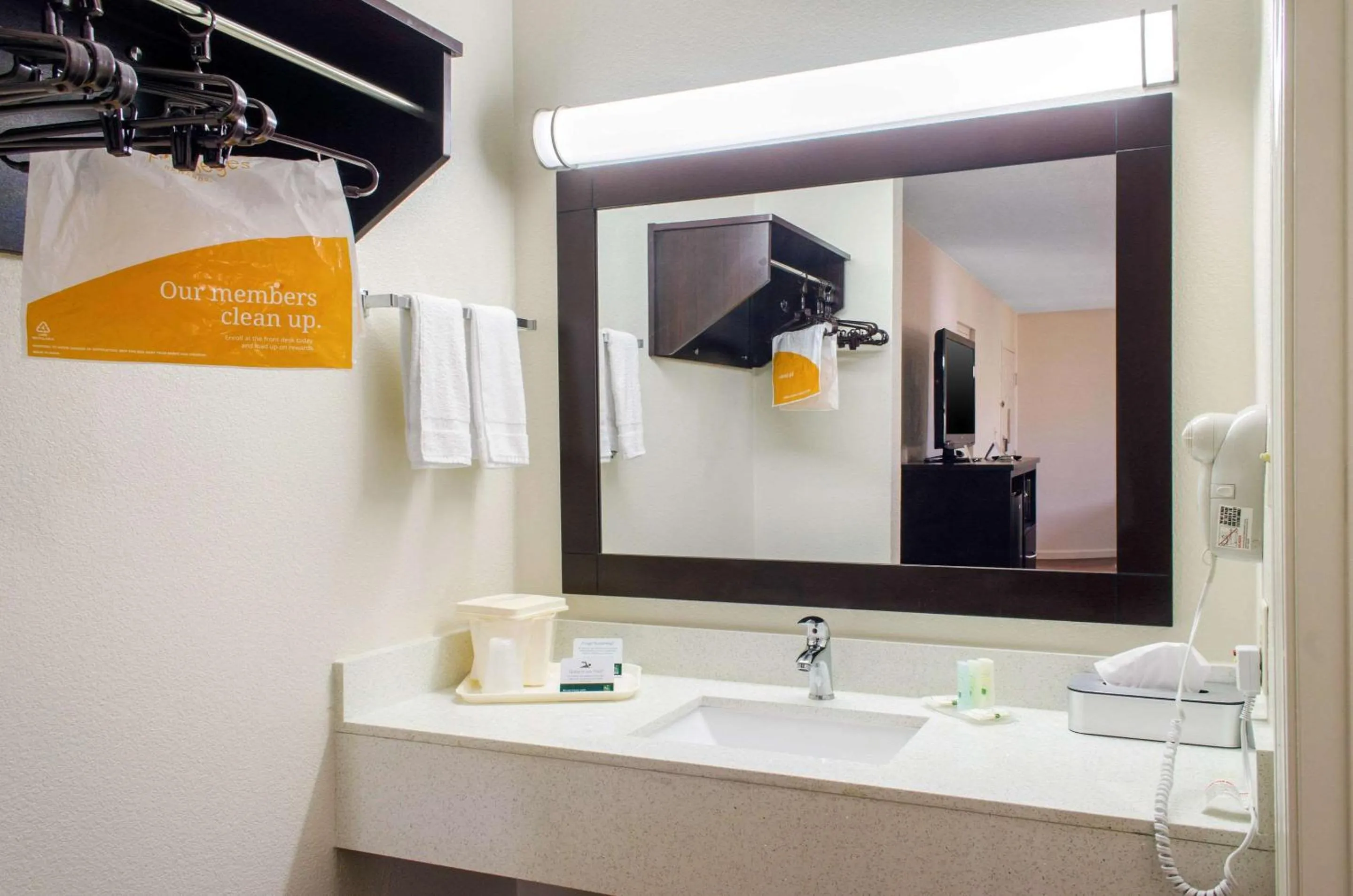 Bathroom in Quality Inn McComb