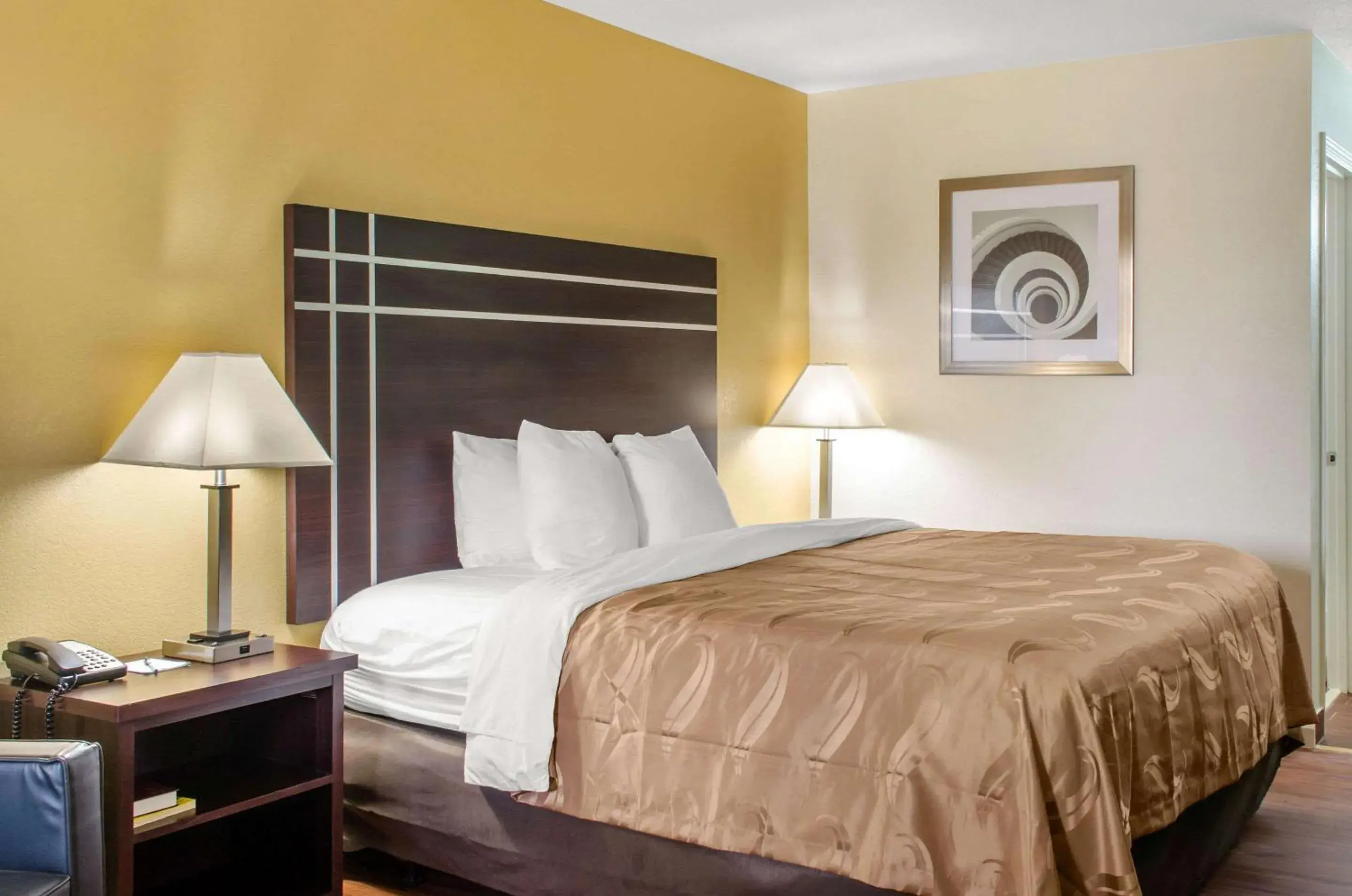 Photo of the whole room, Bed in Quality Inn McComb Photo of the whole room, Bed in Quality Inn McComb