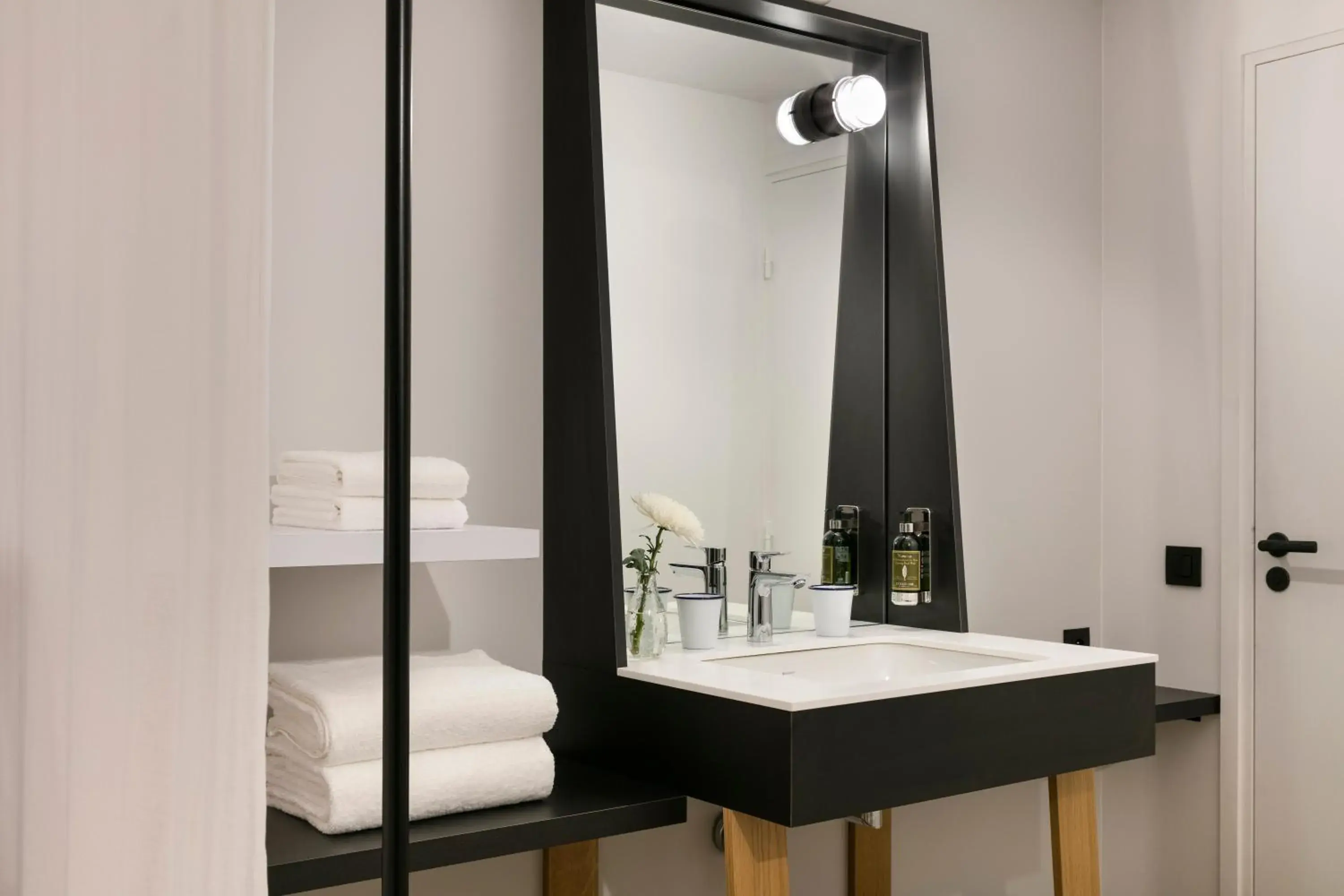 Bathroom in Oh la la ! Hotel Bar Paris Bastille Bathroom in Oh la la ! Hotel Bar Paris Bastille