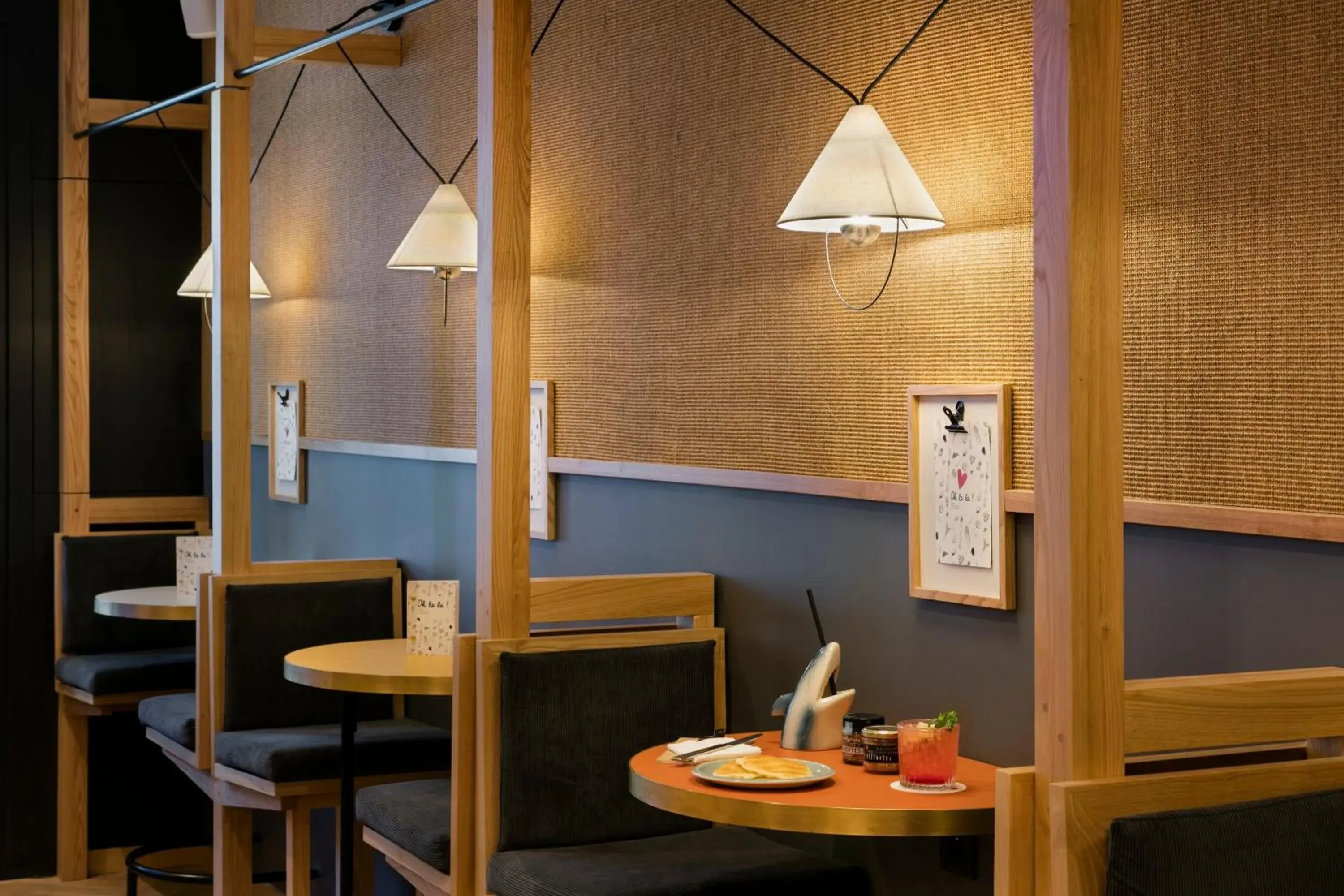 Lounge or bar in Oh la la ! Hotel Bar Paris Bastille Lounge or bar in Oh la la ! Hotel Bar Paris Bastille