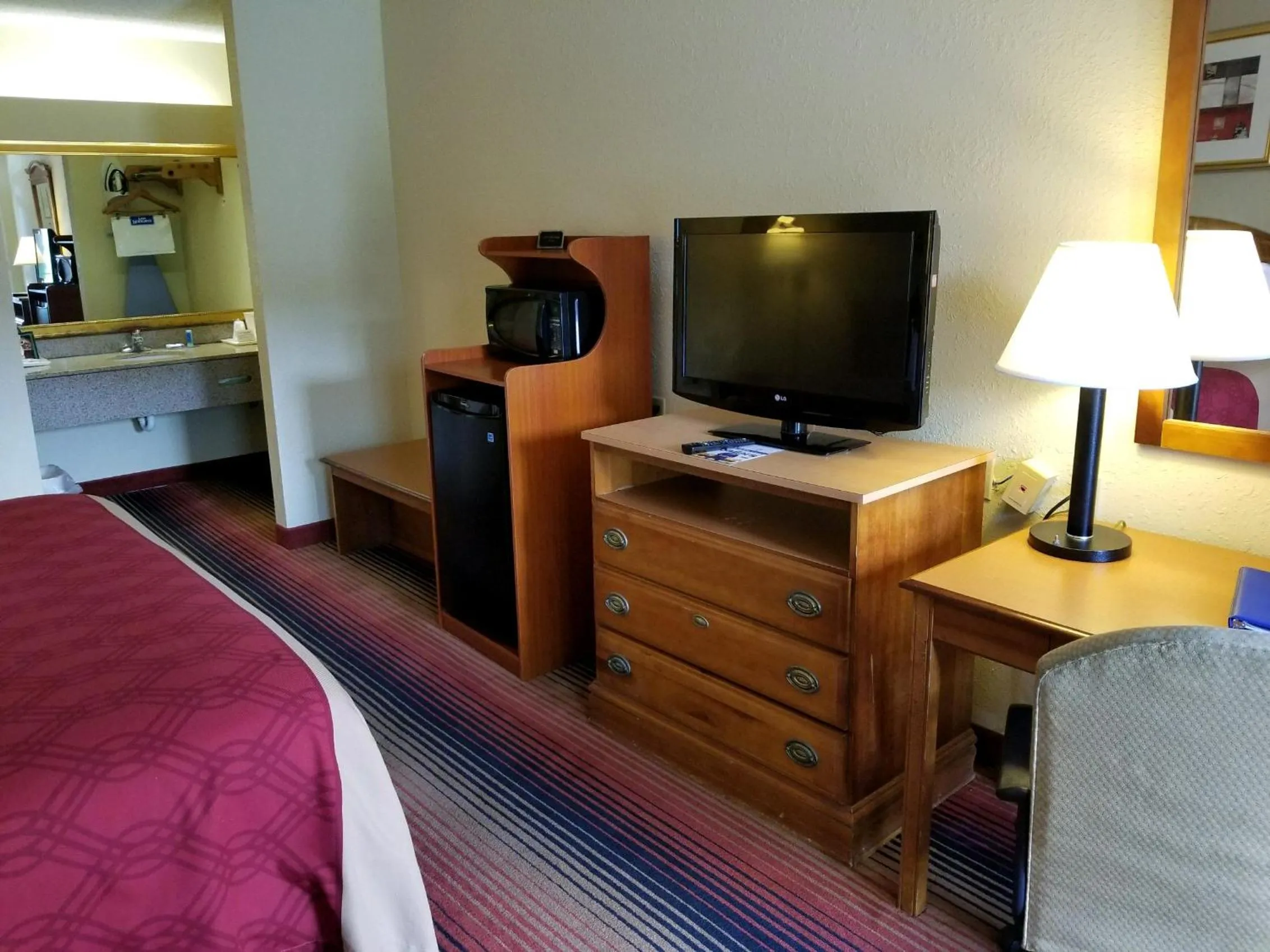 Photo of the whole room, Bed in FairBridge Inn Express Natchez