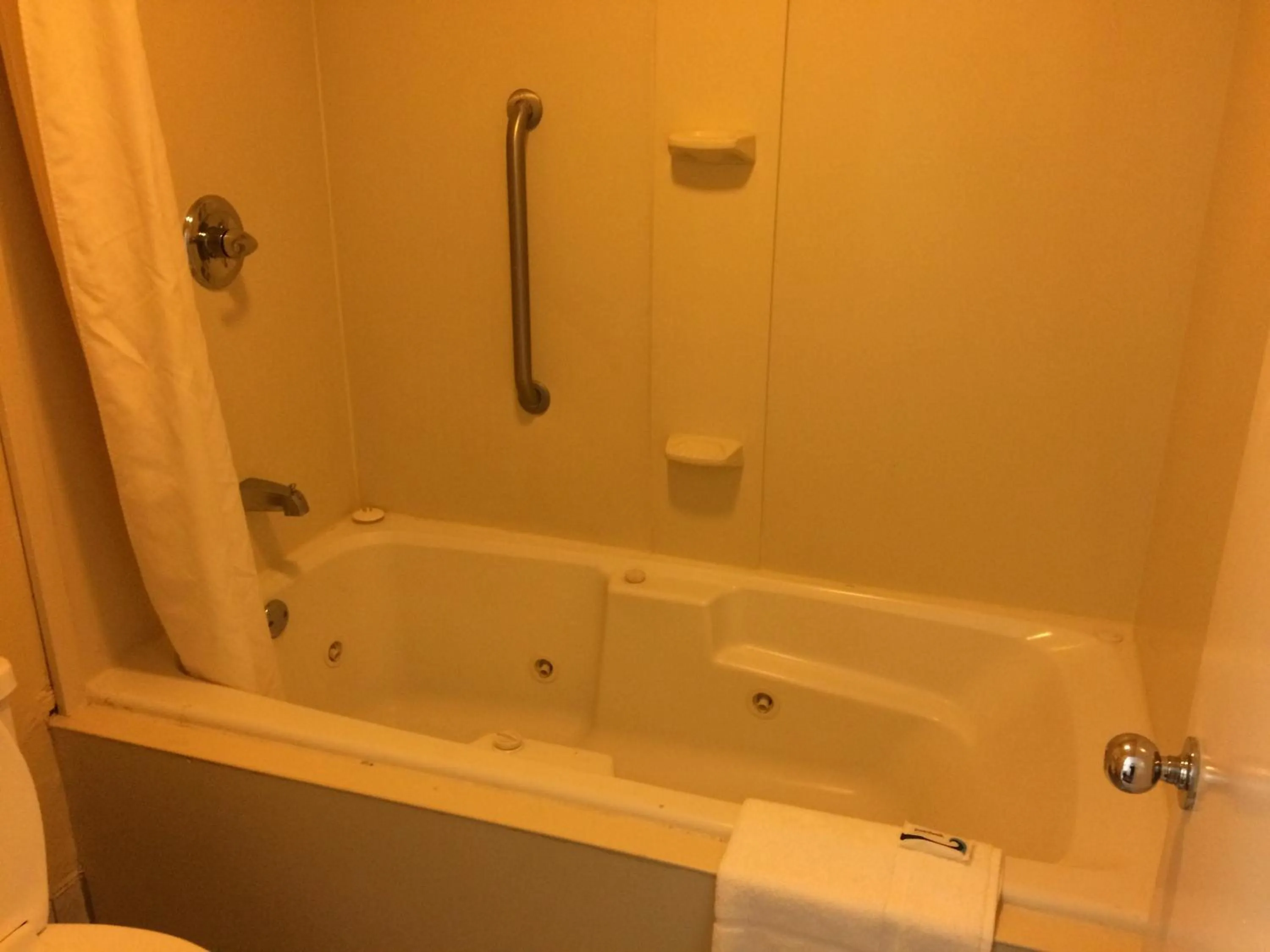 Bathroom in FairBridge Inn Express Natchez