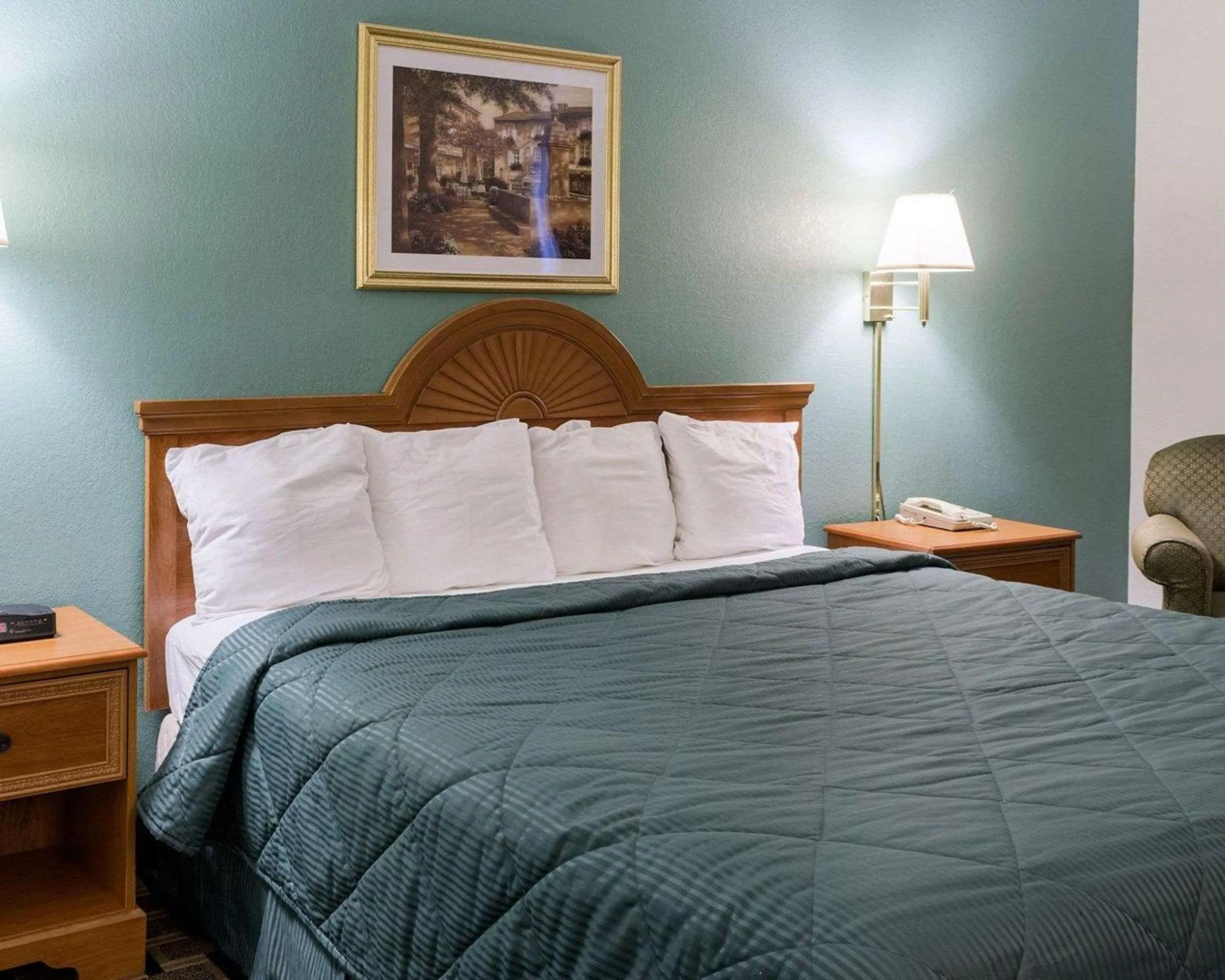 Photo of the whole room, Bed in Quality Inn