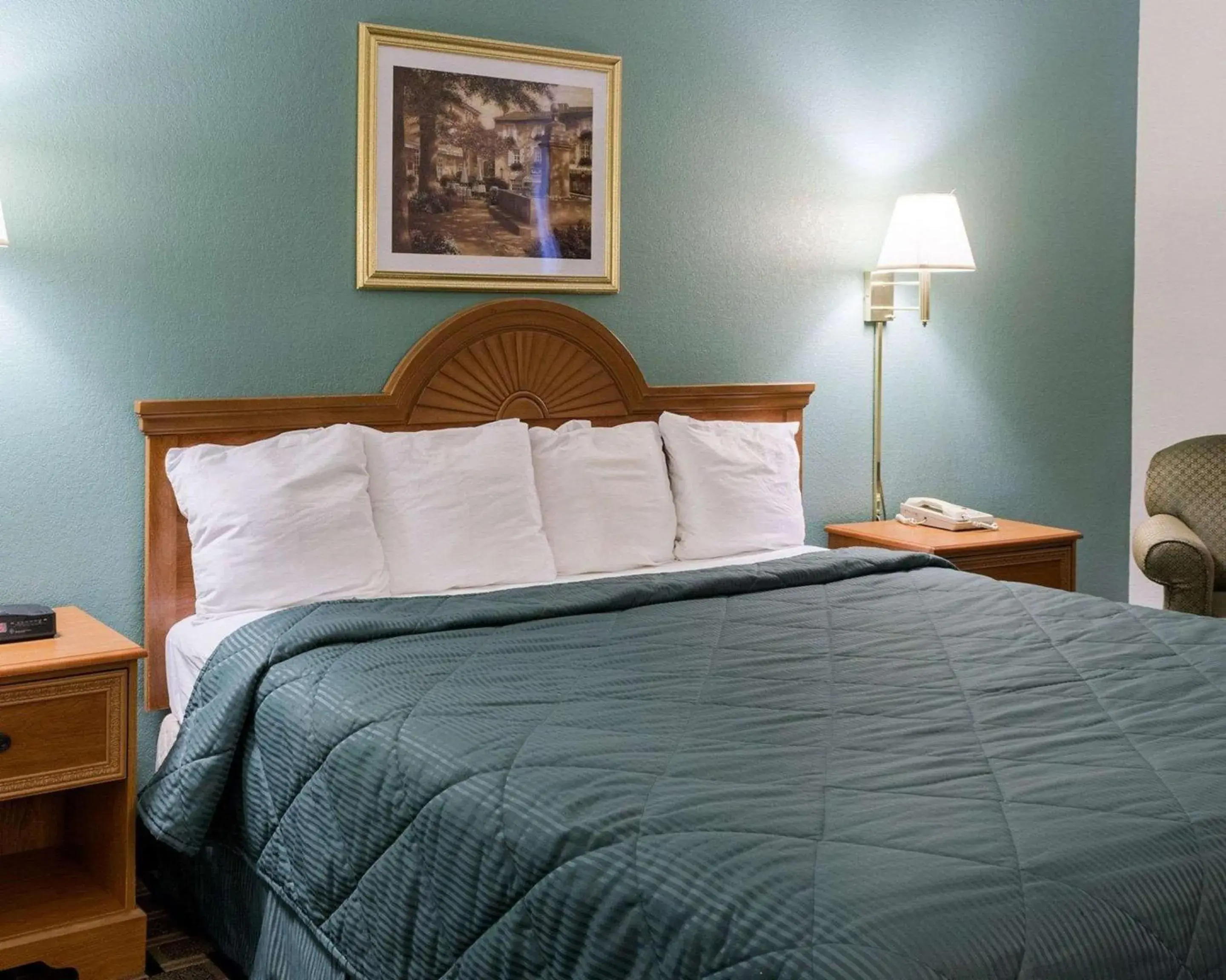 Photo of the whole room, Bed in Quality Inn Photo of the whole room, Bed in Quality Inn