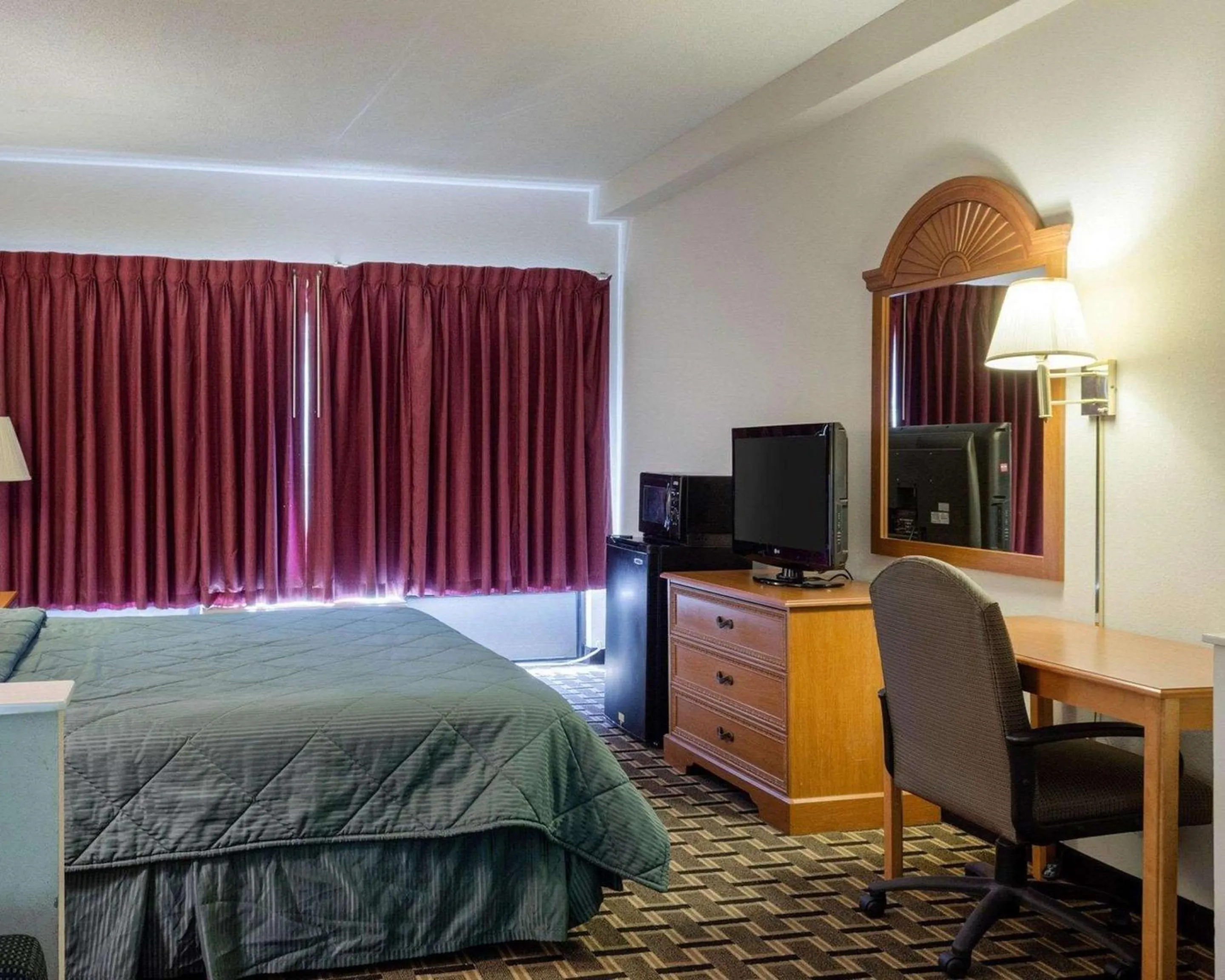 Photo of the whole room, Bed in Quality Inn