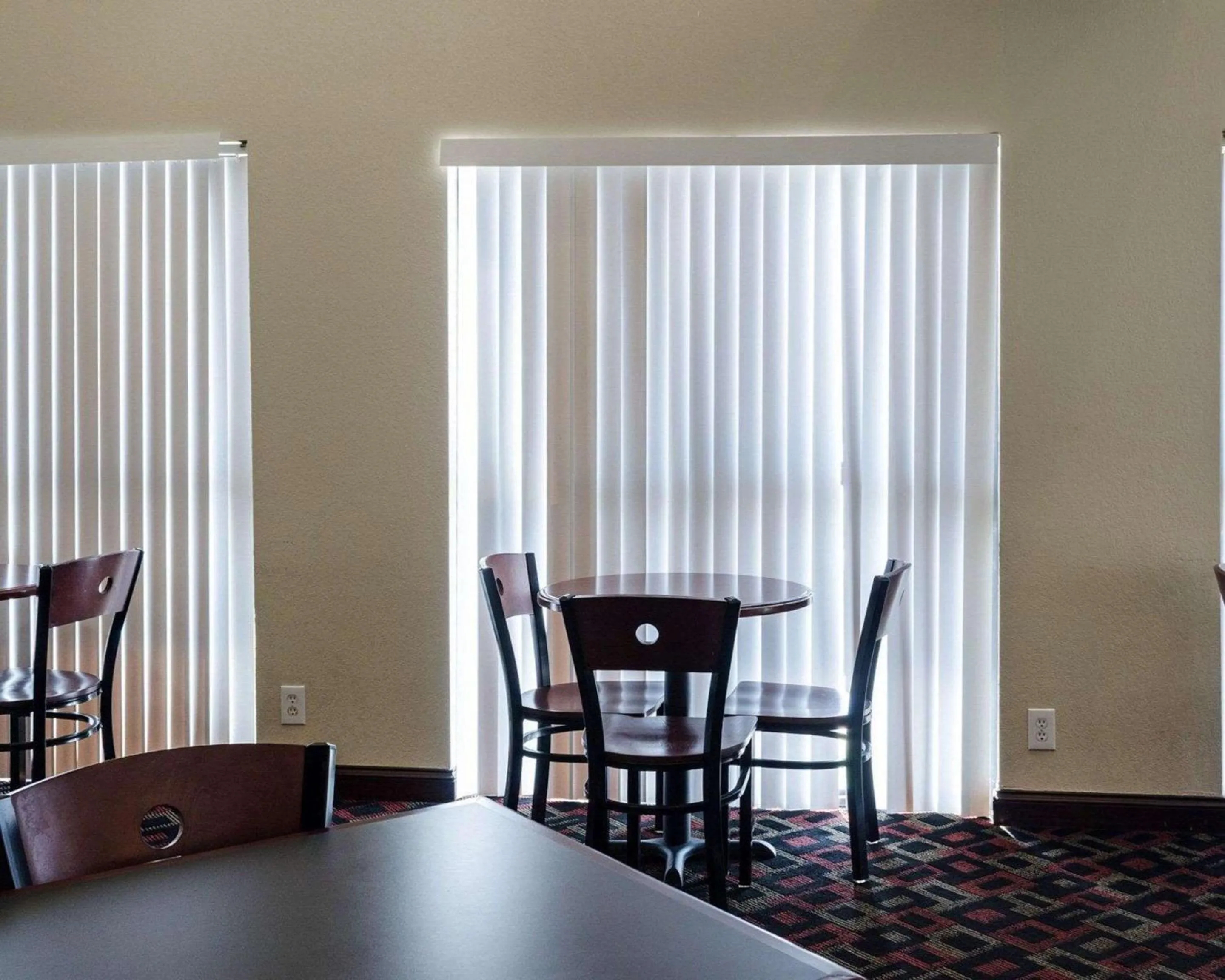 Restaurant/places to eat in Quality Inn