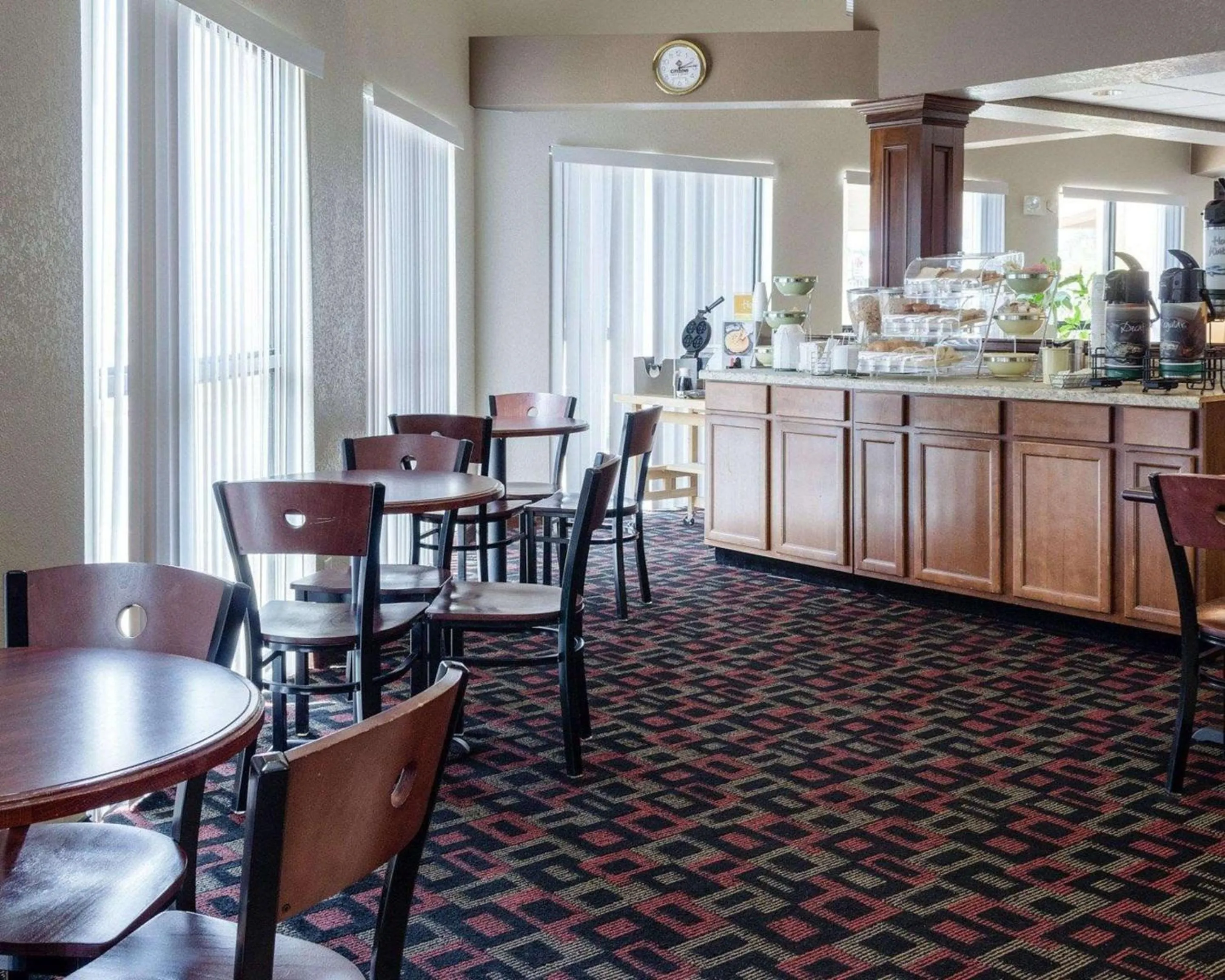 Restaurant/places to eat in Quality Inn