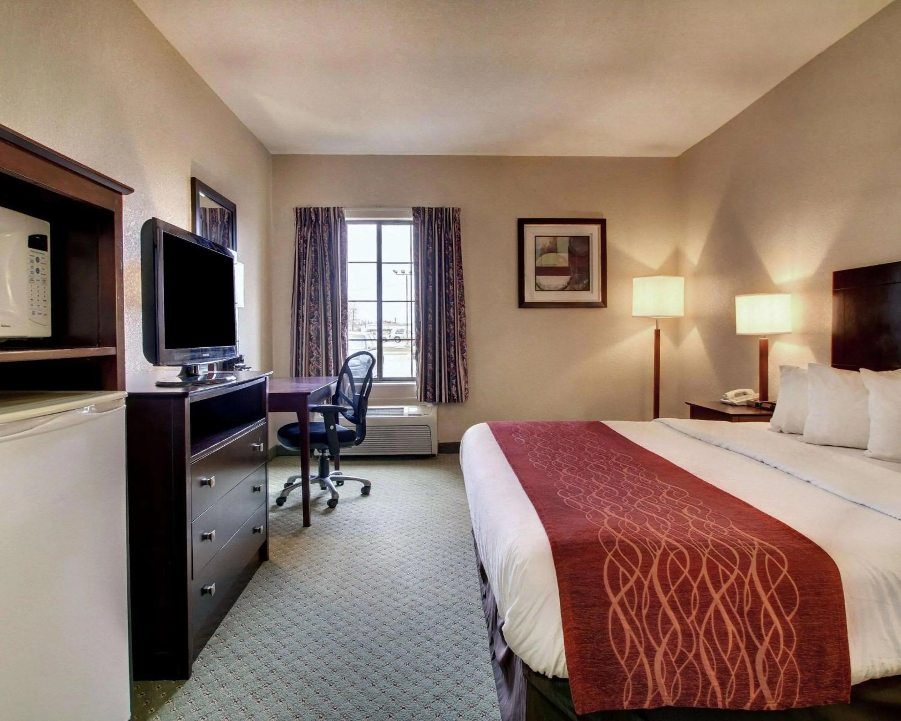 Photo of the whole room, Bed in Columbia Inn & Suites