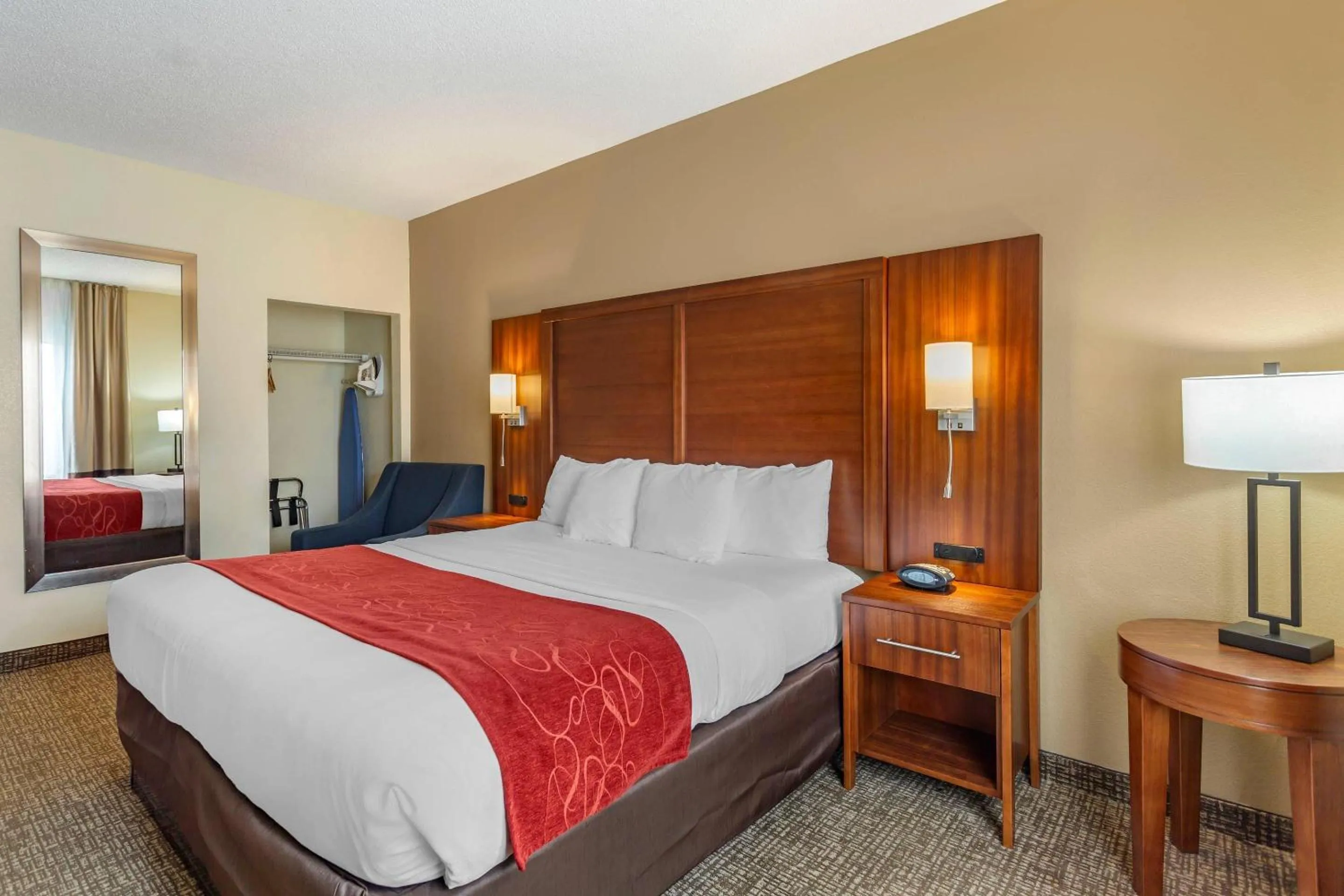 Bedroom, Bed in Comfort Suites Southaven - Memphis South
