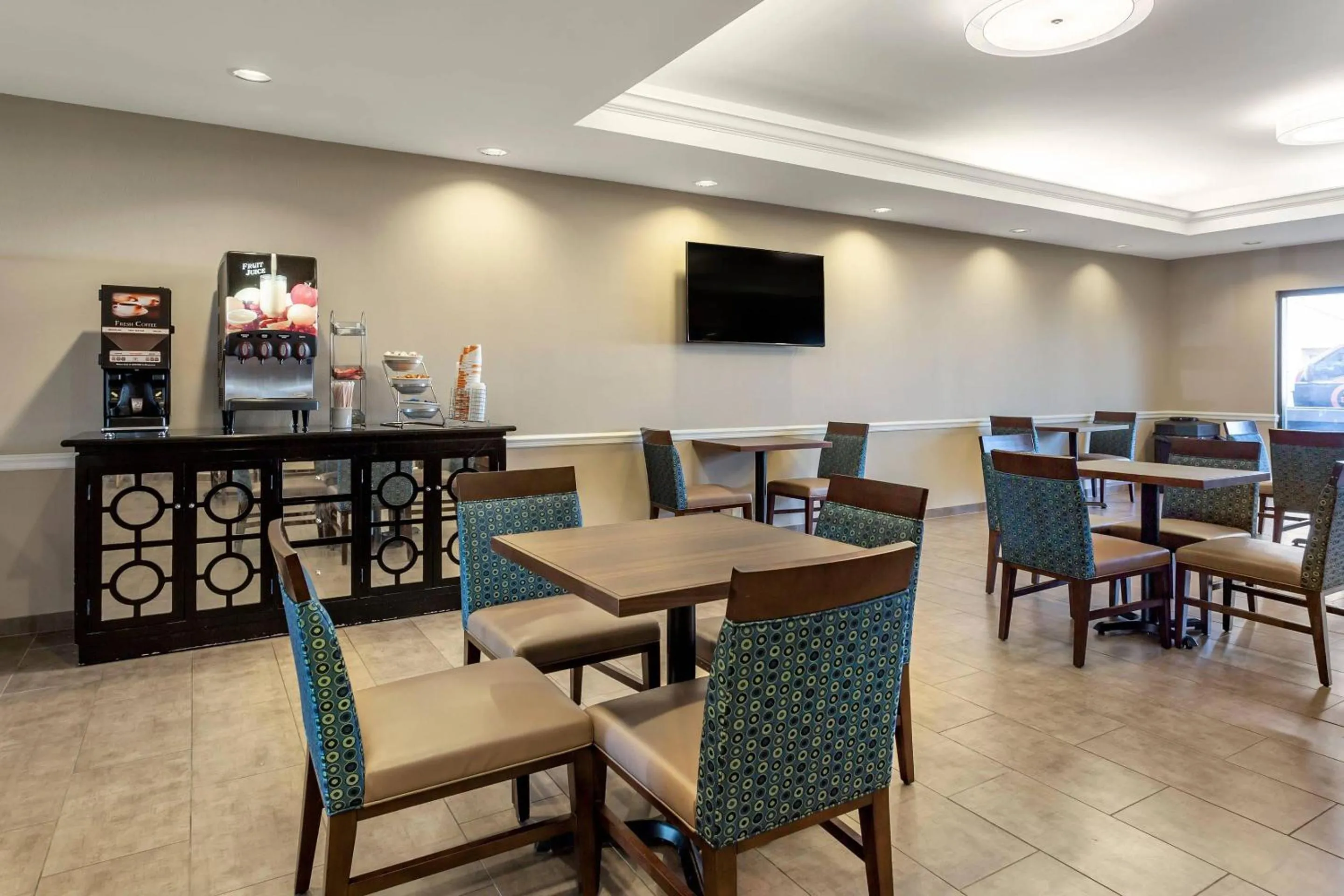 Breakfast in Comfort Suites Southaven - Memphis South