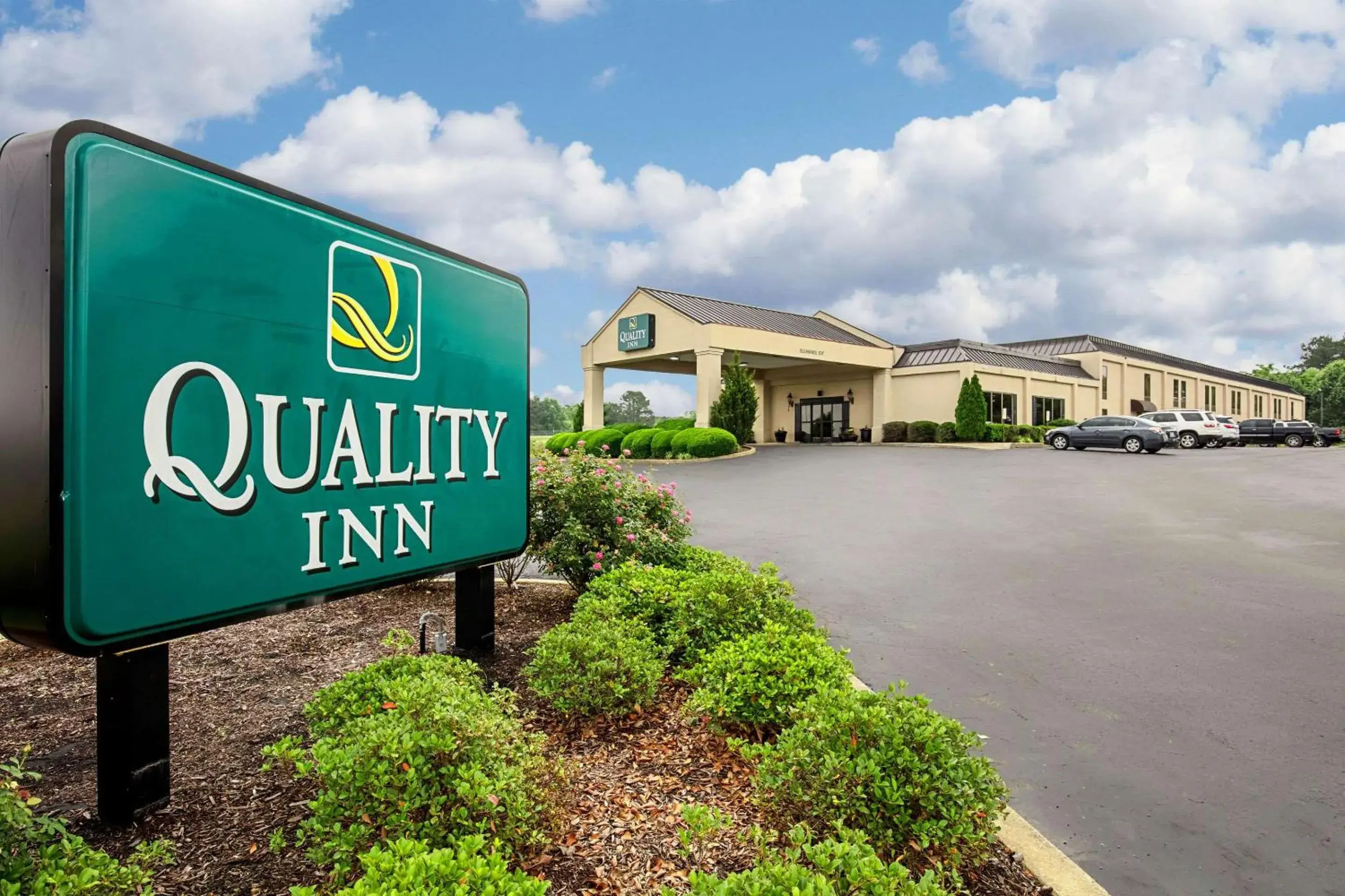 Property building in Quality Inn Holly Springs South Property building in Quality Inn Holly Springs South