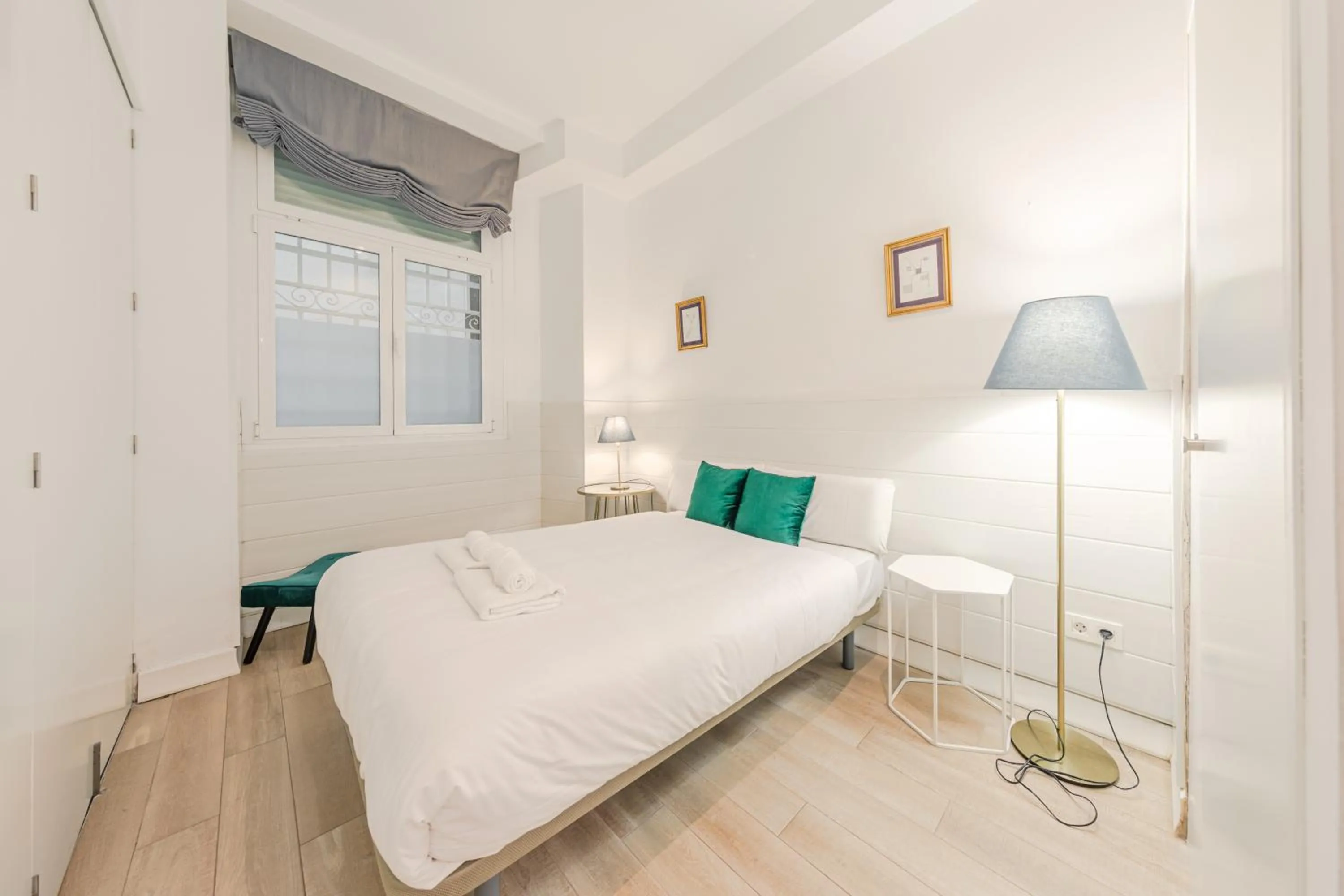 Bed in Green-Apartments Plaza del Pan