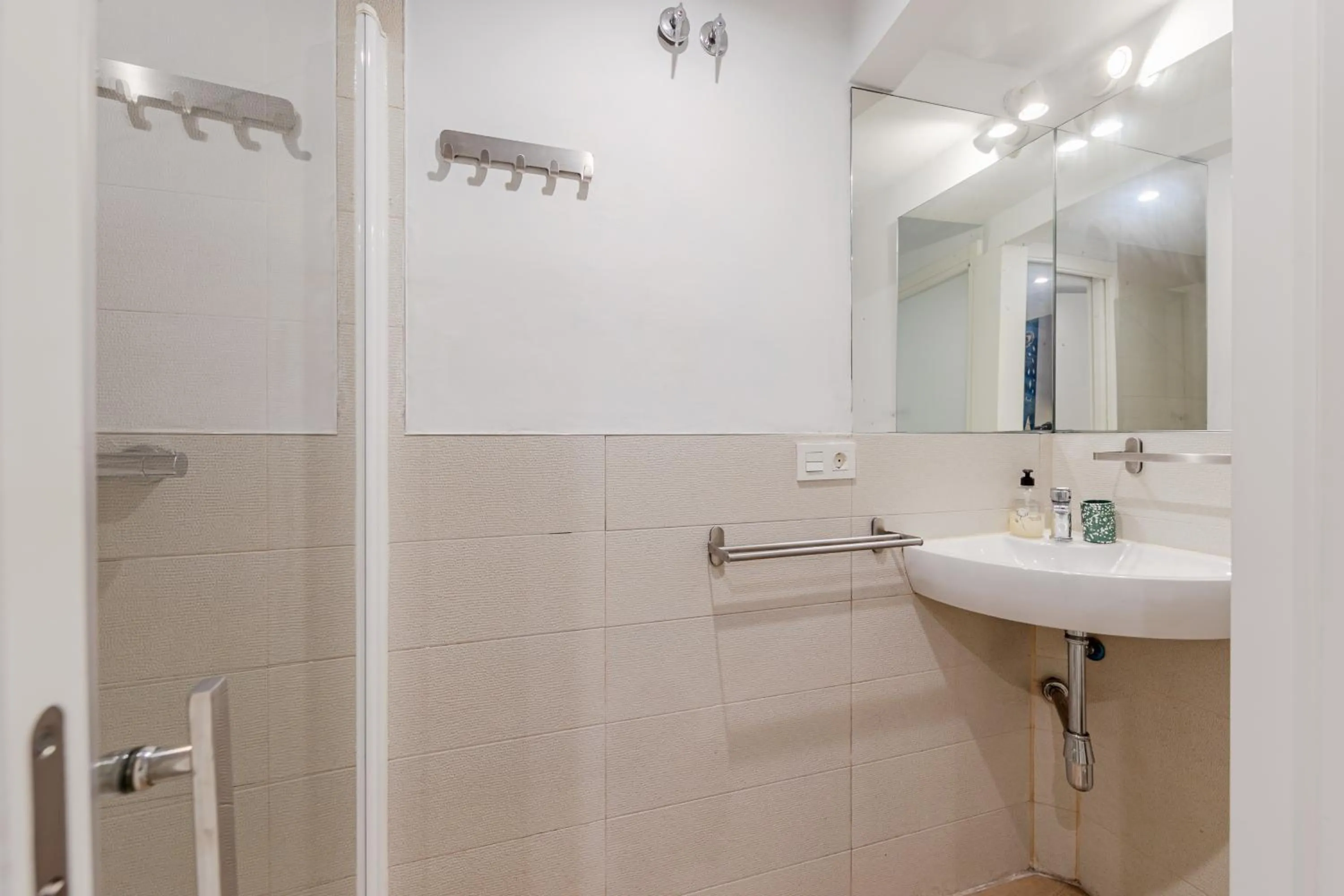 Shower in Green-Apartments Plaza del Pan