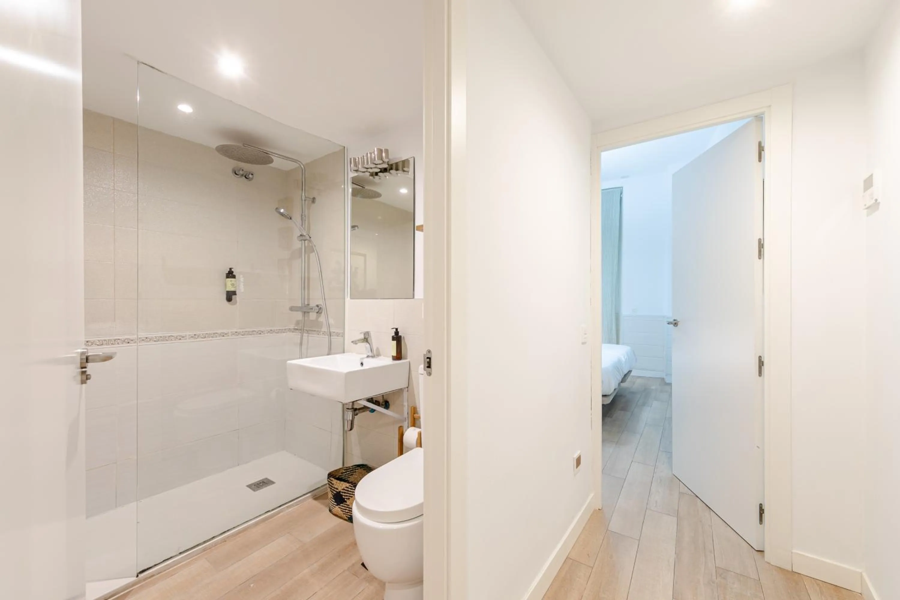 Shower in Green-Apartments Plaza del Pan