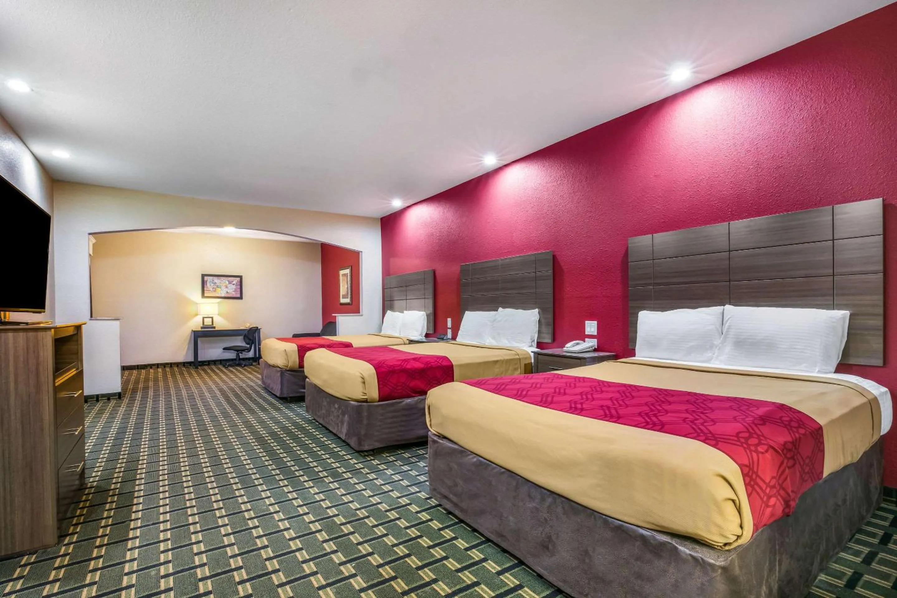 Bedroom, Bed in Econo Lodge Inn & Suites Horn Lake - Southhaven
