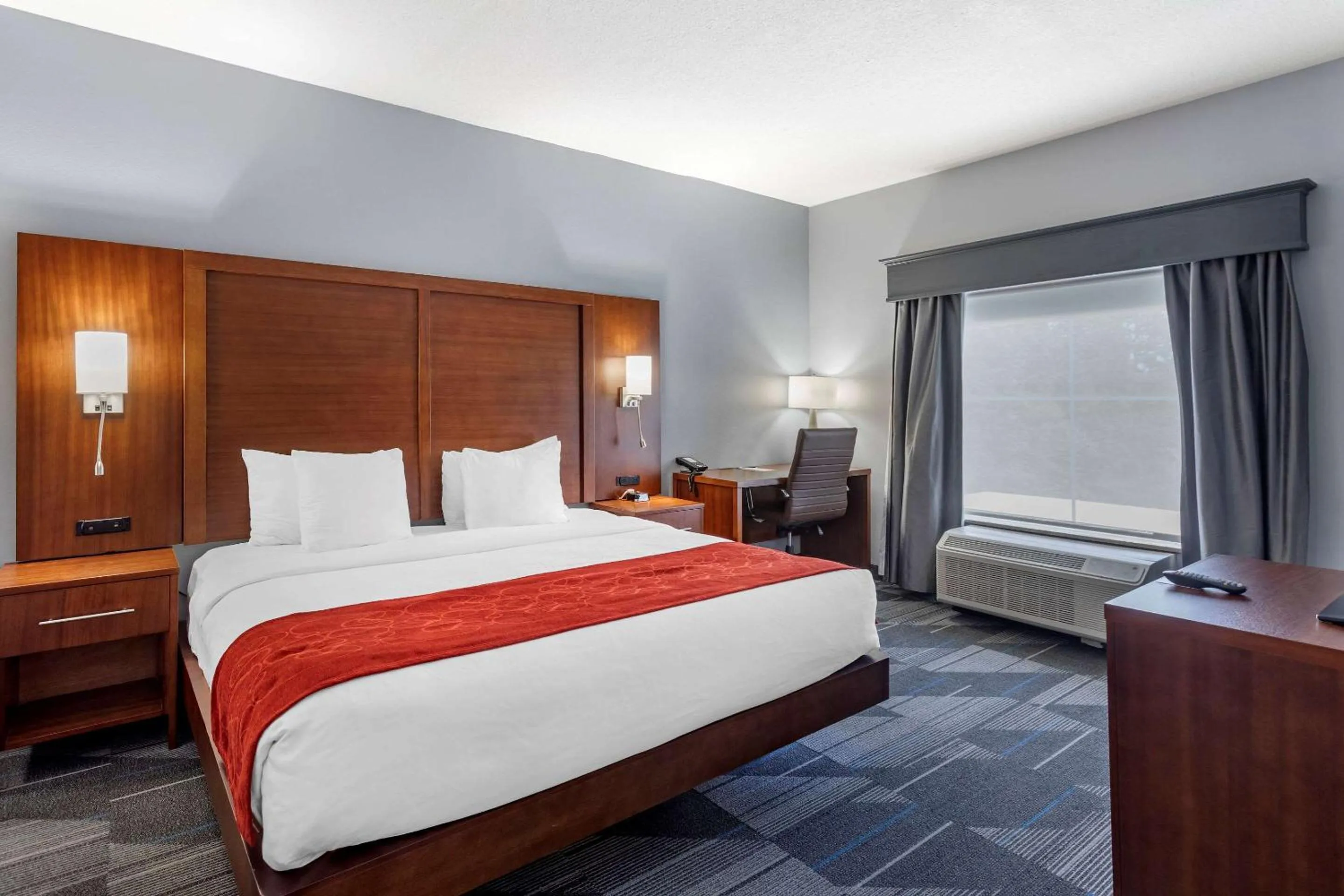 Bedroom, Bed in Comfort Suites Olive Branch - Memphis South