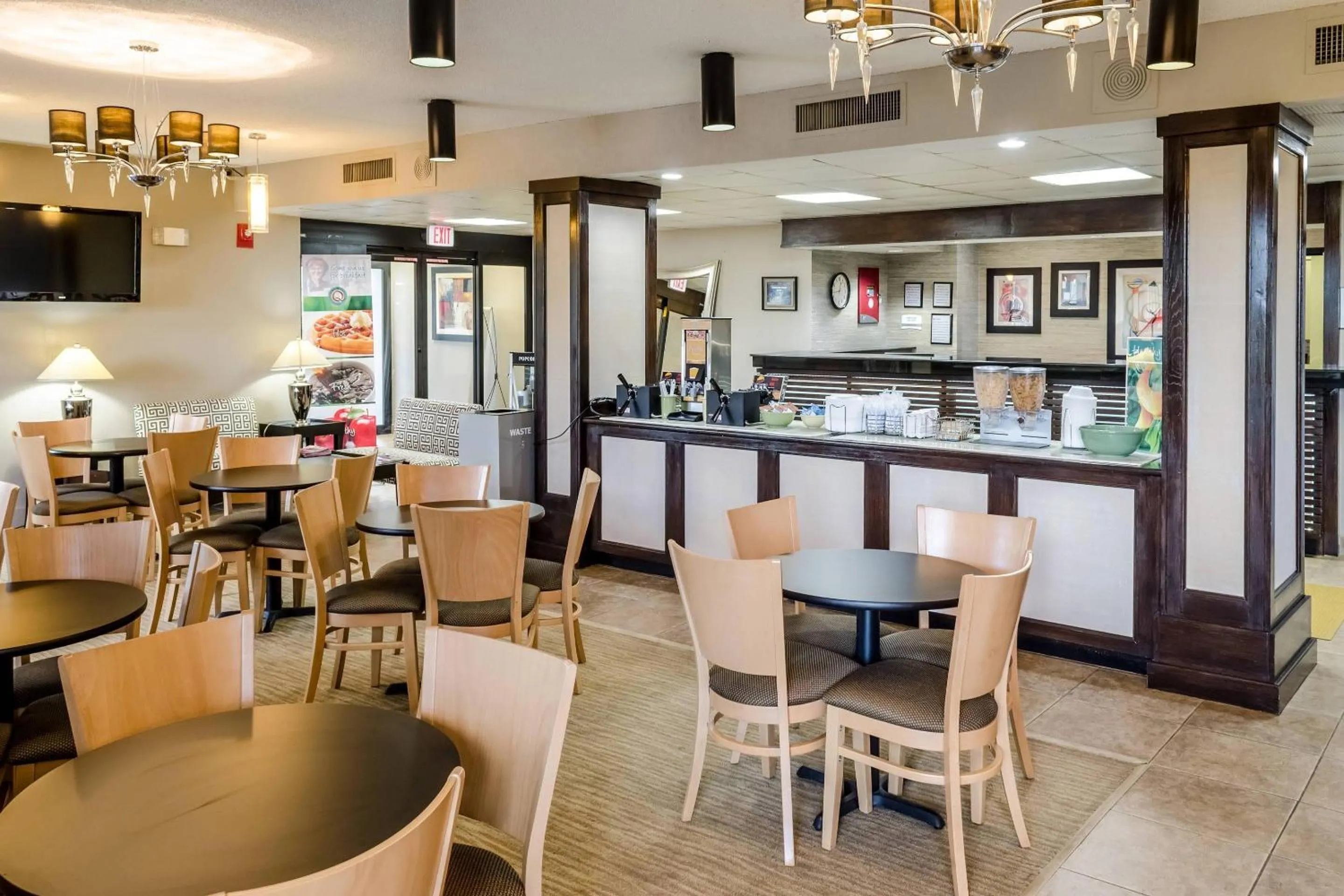 Breakfast in Quality Inn Moss Point - Pascagoula