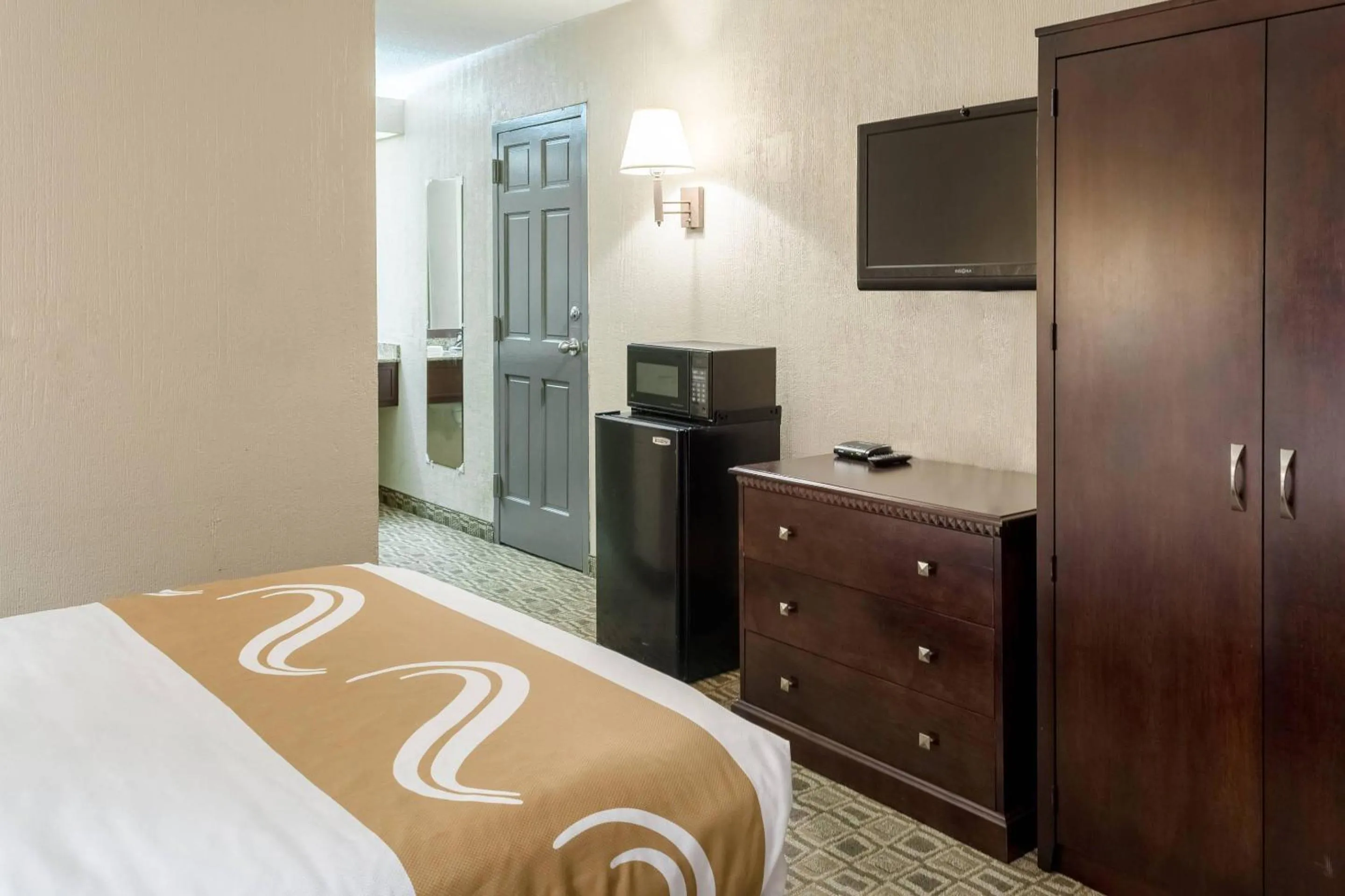 Bedroom, Bed in Quality Inn Moss Point - Pascagoula