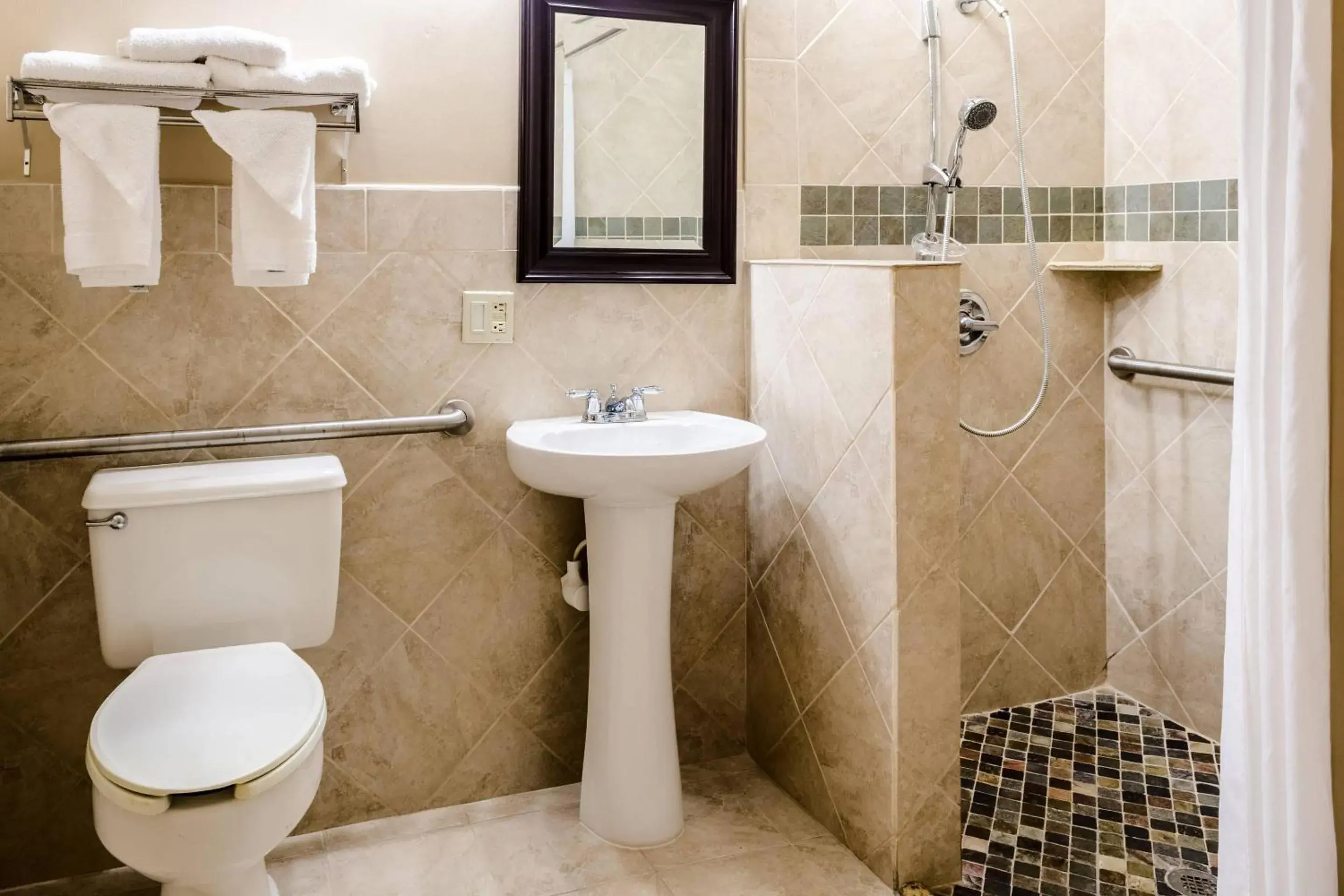 Bedroom in Quality Inn Moss Point - Pascagoula Bedroom in Quality Inn Moss Point - Pascagoula