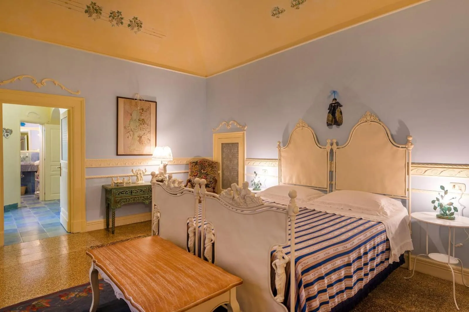 Photo of the whole room in Palazzo Tre Cardi