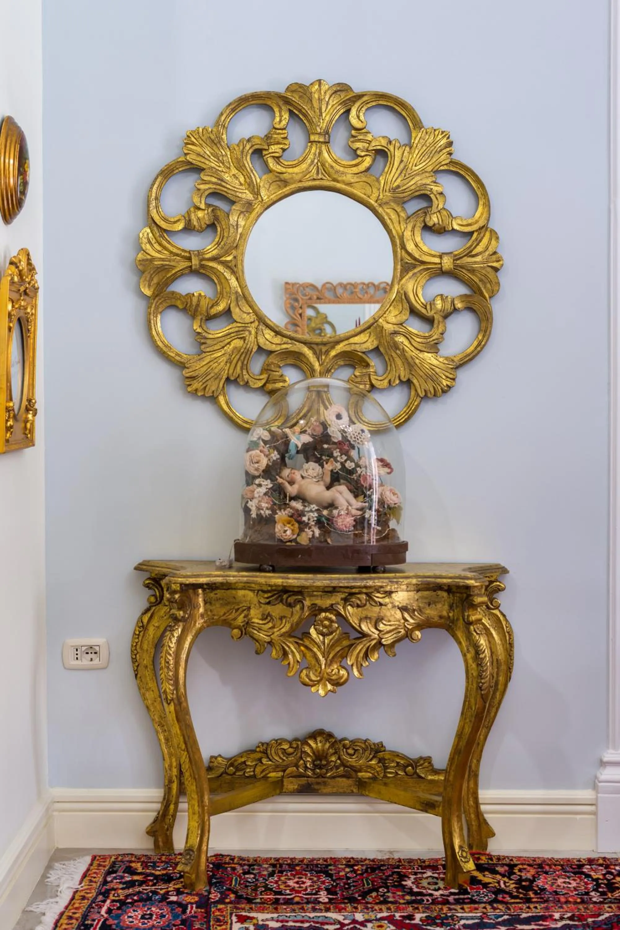 Communal lounge/ TV room in Palazzo Tre Cardi