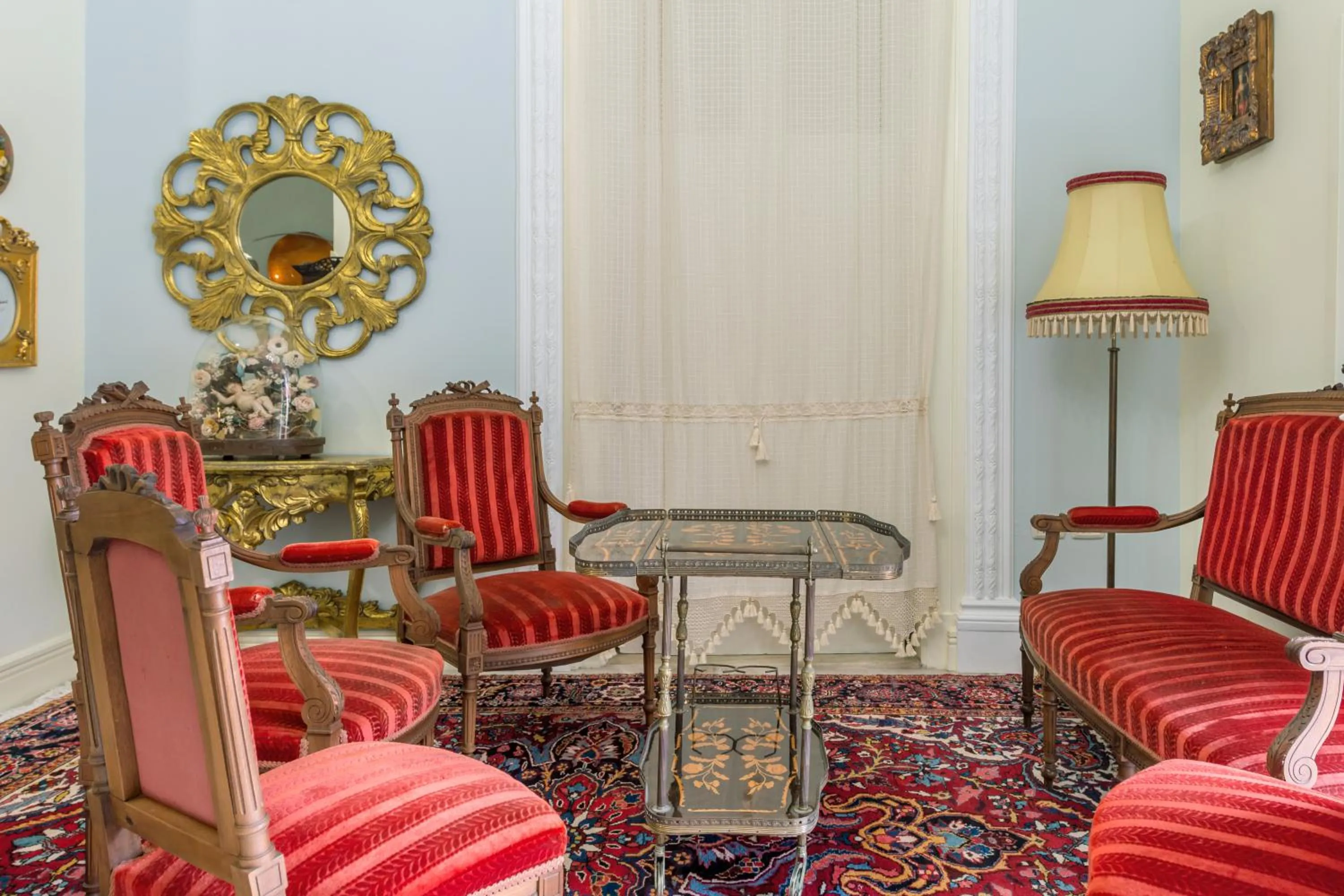 Communal lounge/ TV room in Palazzo Tre Cardi