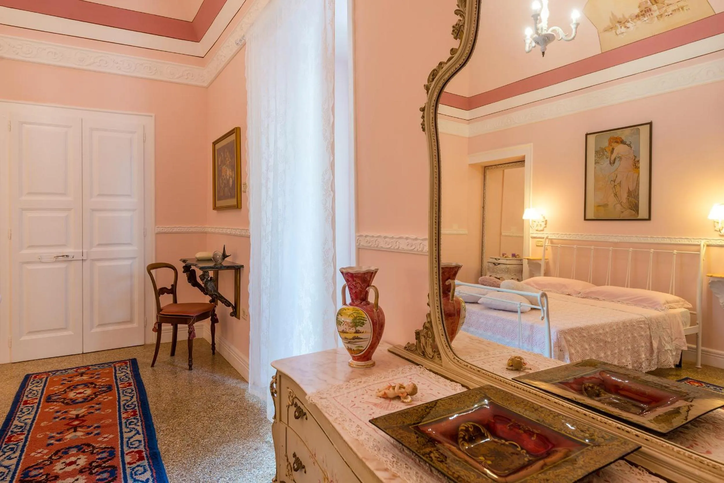 Photo of the whole room in Palazzo Tre Cardi