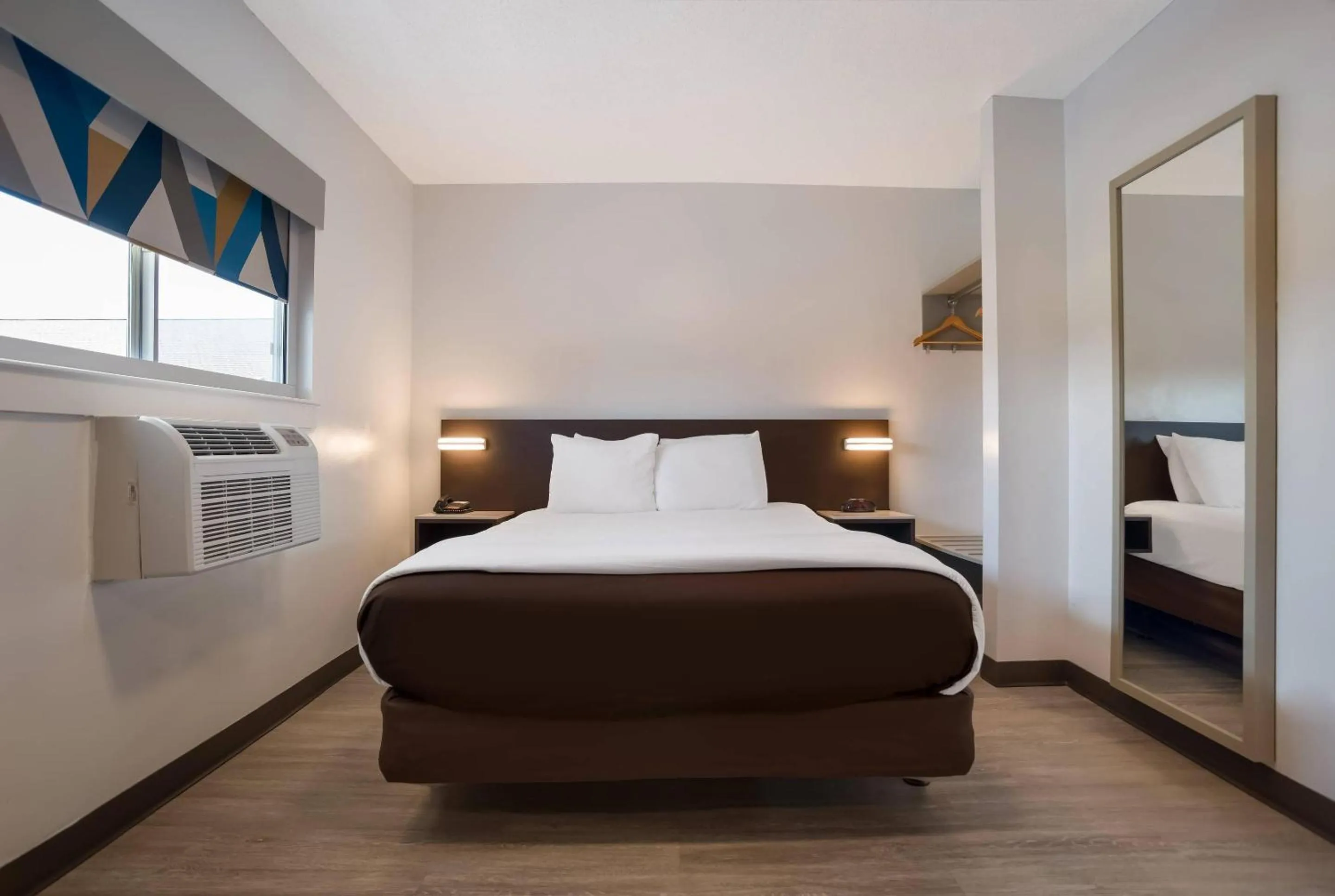 Bedroom, Bed in Suburban Studios Biloxi North Area