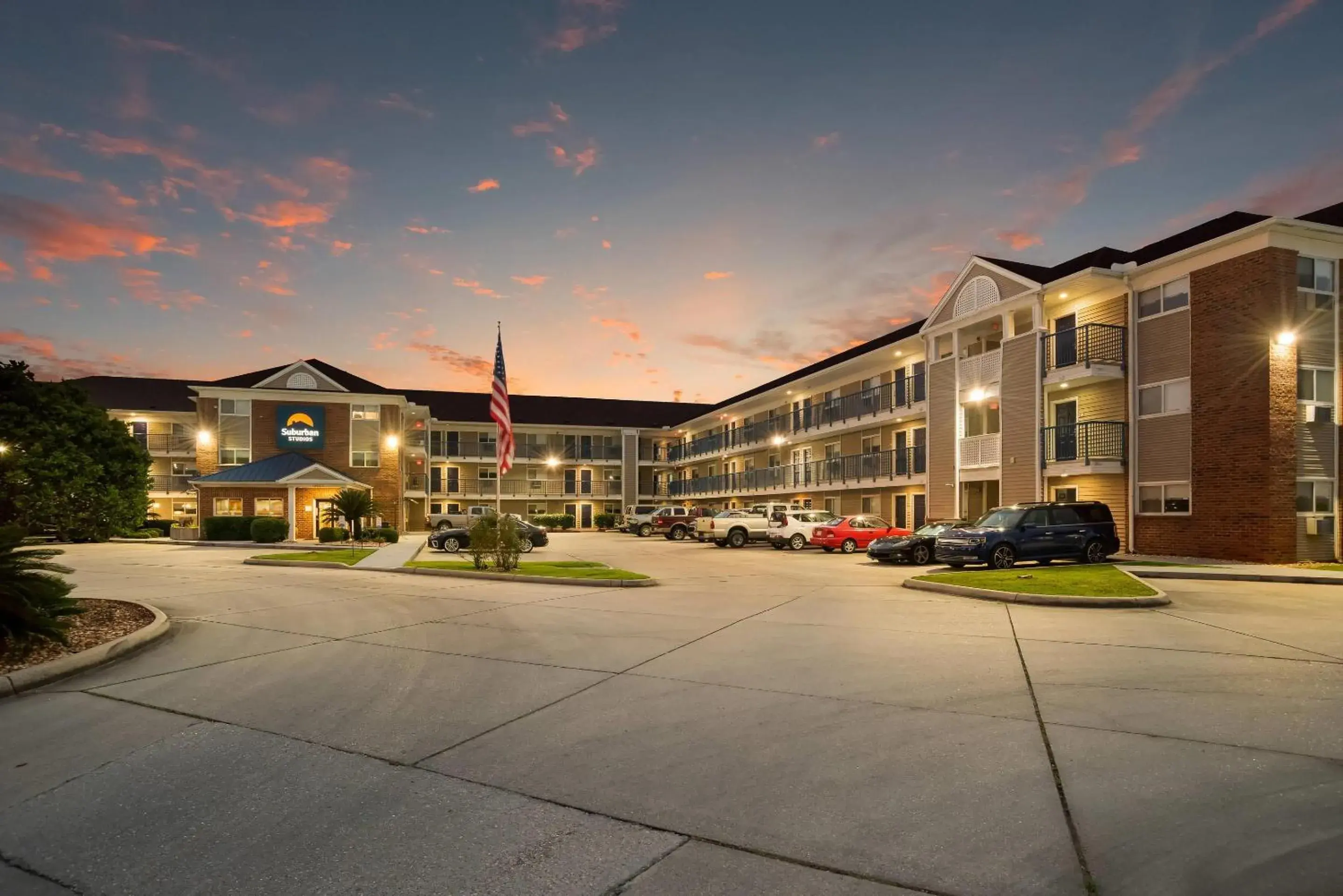 Property building in Suburban Studios Biloxi North Area Property building in Suburban Studios Biloxi North Area