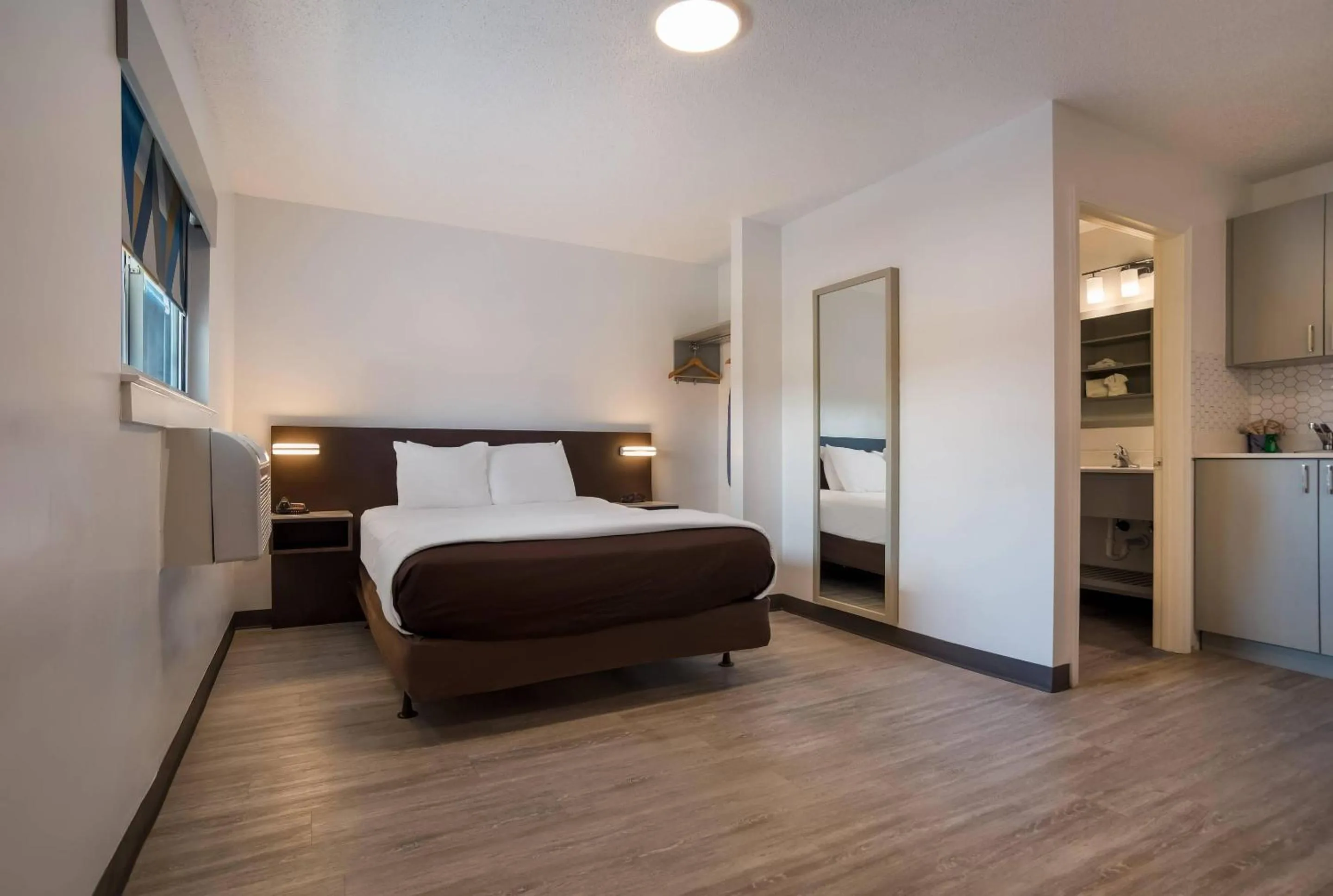 Bedroom, Bed in Suburban Studios Biloxi North Area