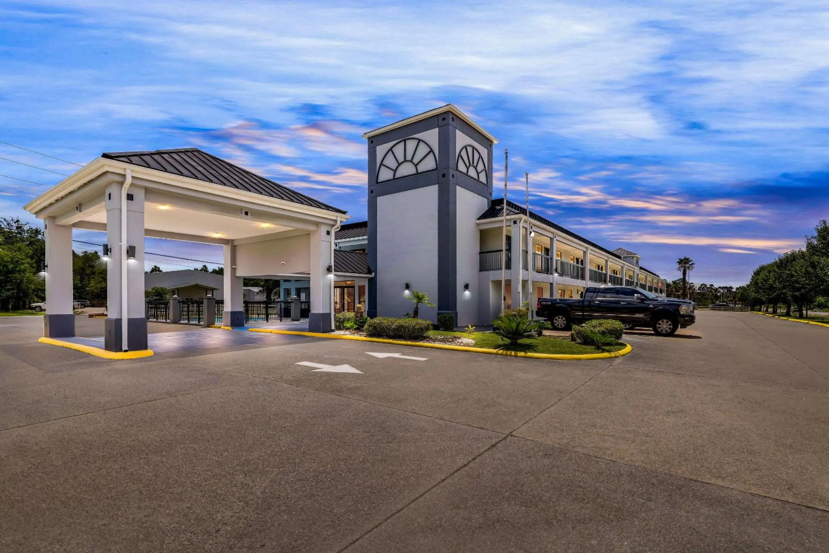Property building in Econo Lodge Inn & Suites Ocean Springs - Biloxi